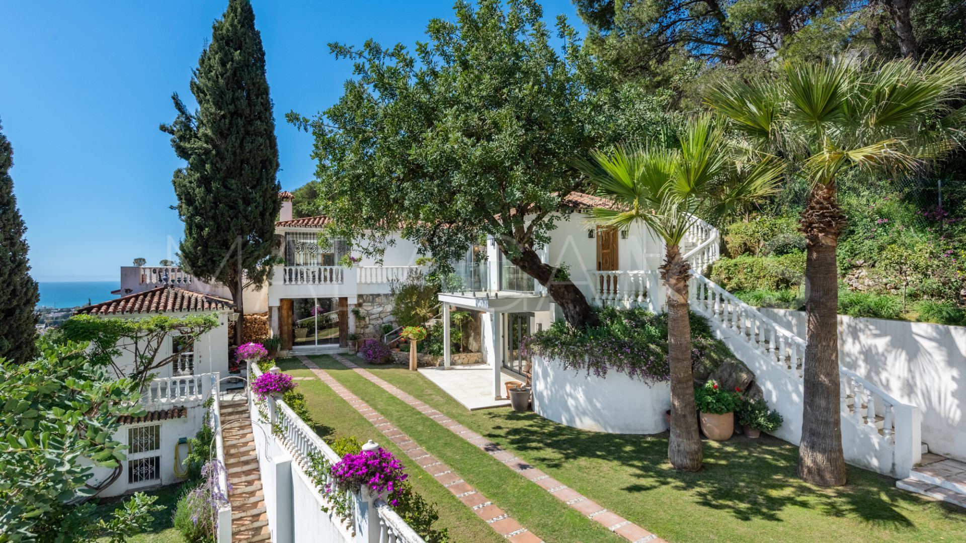 La Montua 5 bedrooms villa for sale