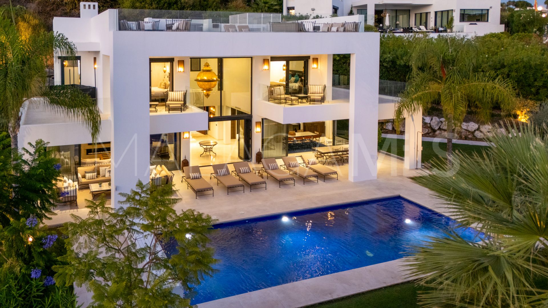 For sale Nueva Andalucia villa with 6 bedrooms