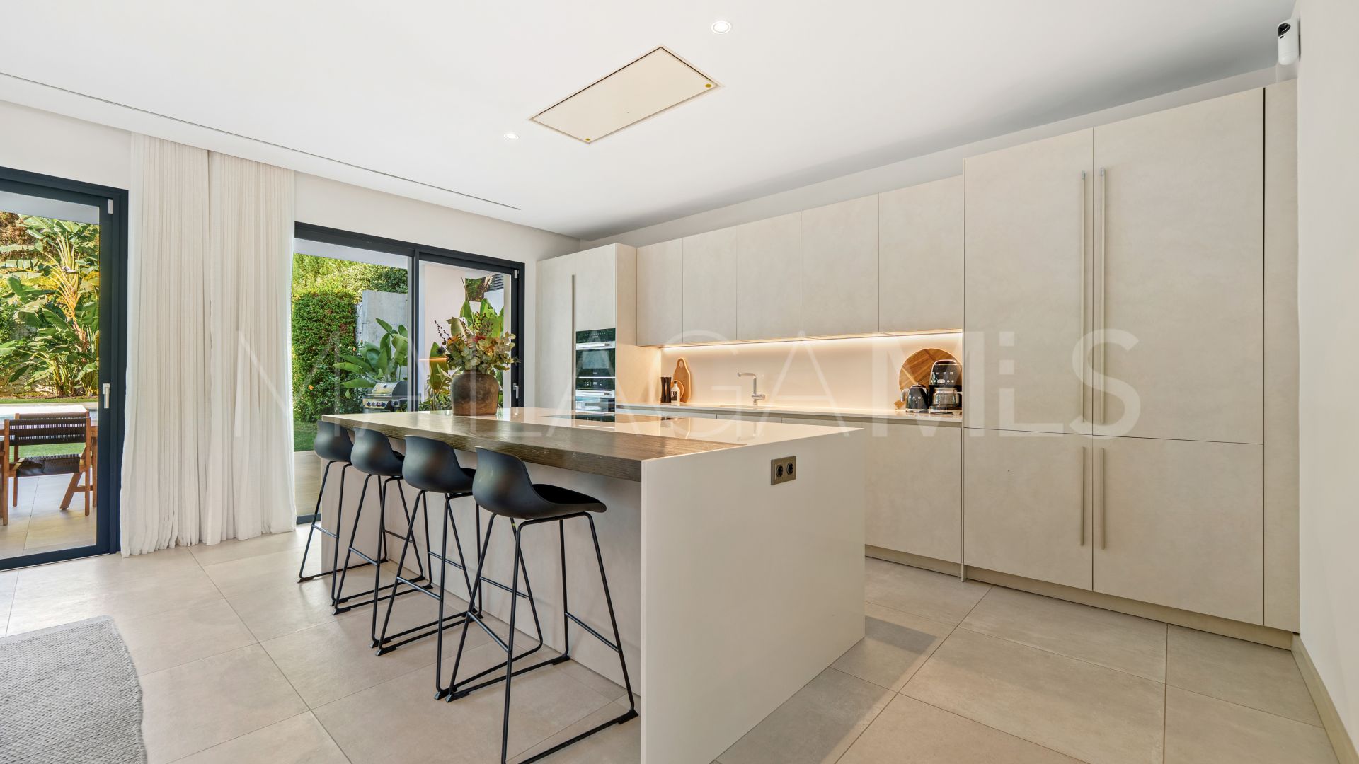 Villa for sale in Nueva Andalucia