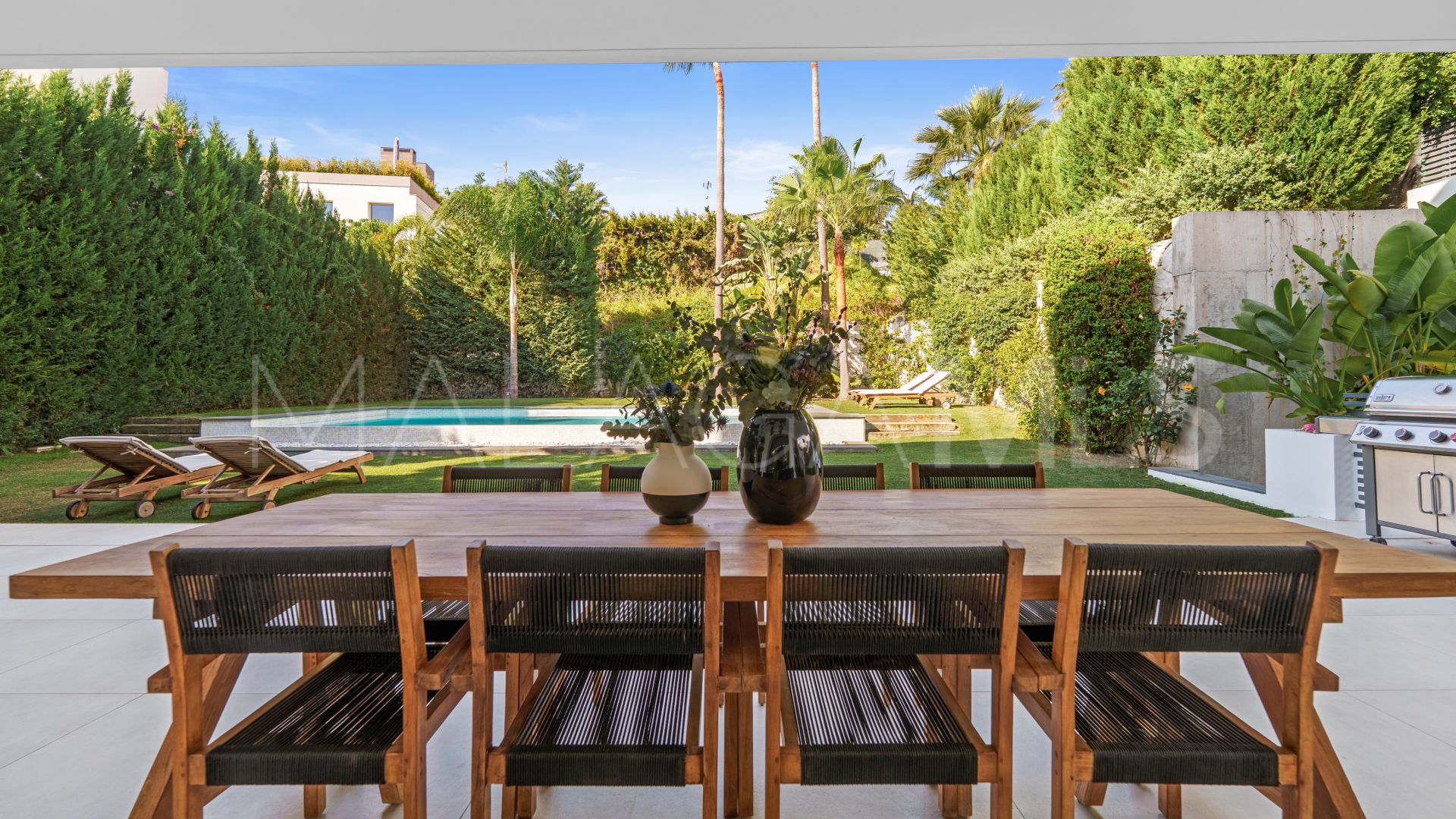 Villa for sale in Nueva Andalucia