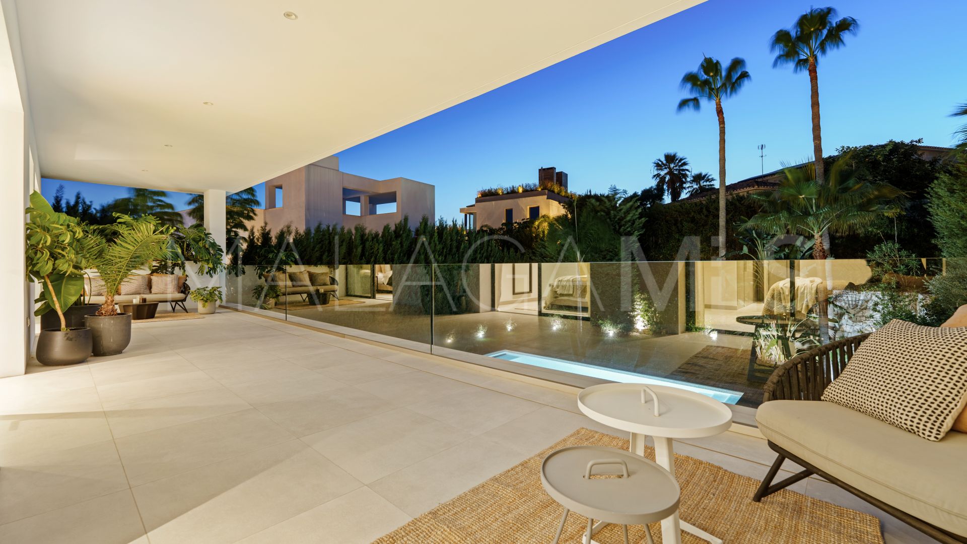 Villa for sale in Nueva Andalucia