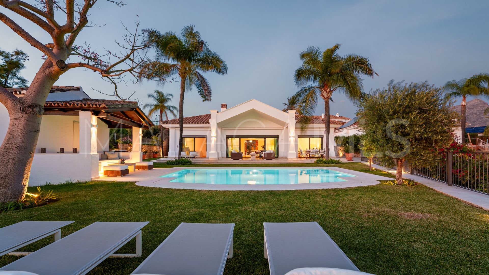 Villa with 4 bedrooms for sale in Nueva Andalucia