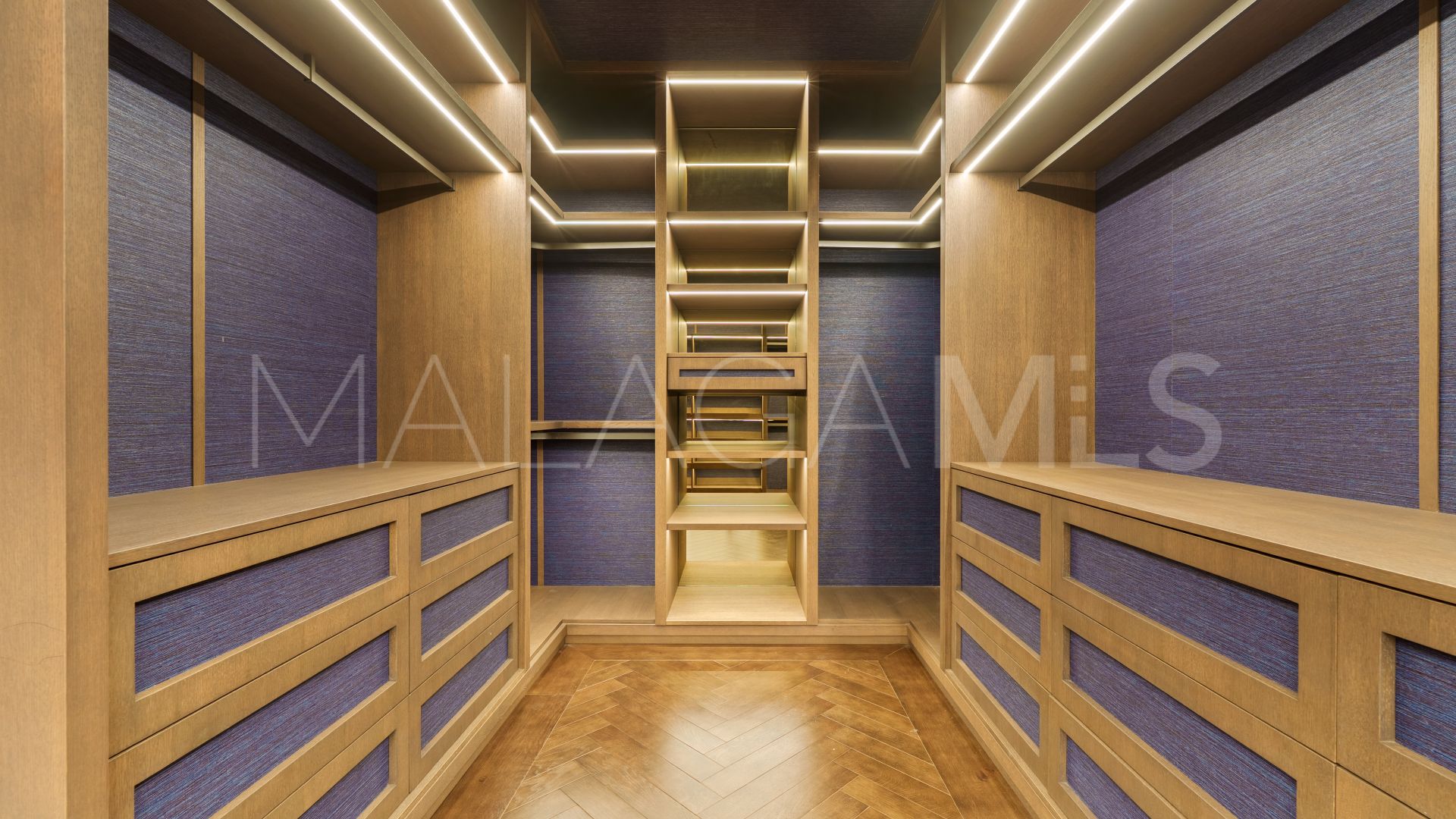 El Madroñal villa for sale