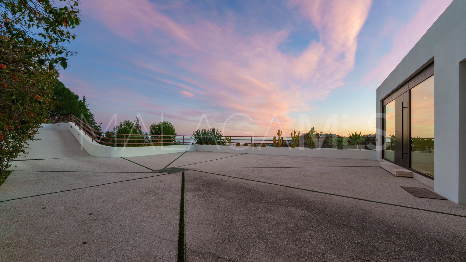 El Madroñal villa for sale