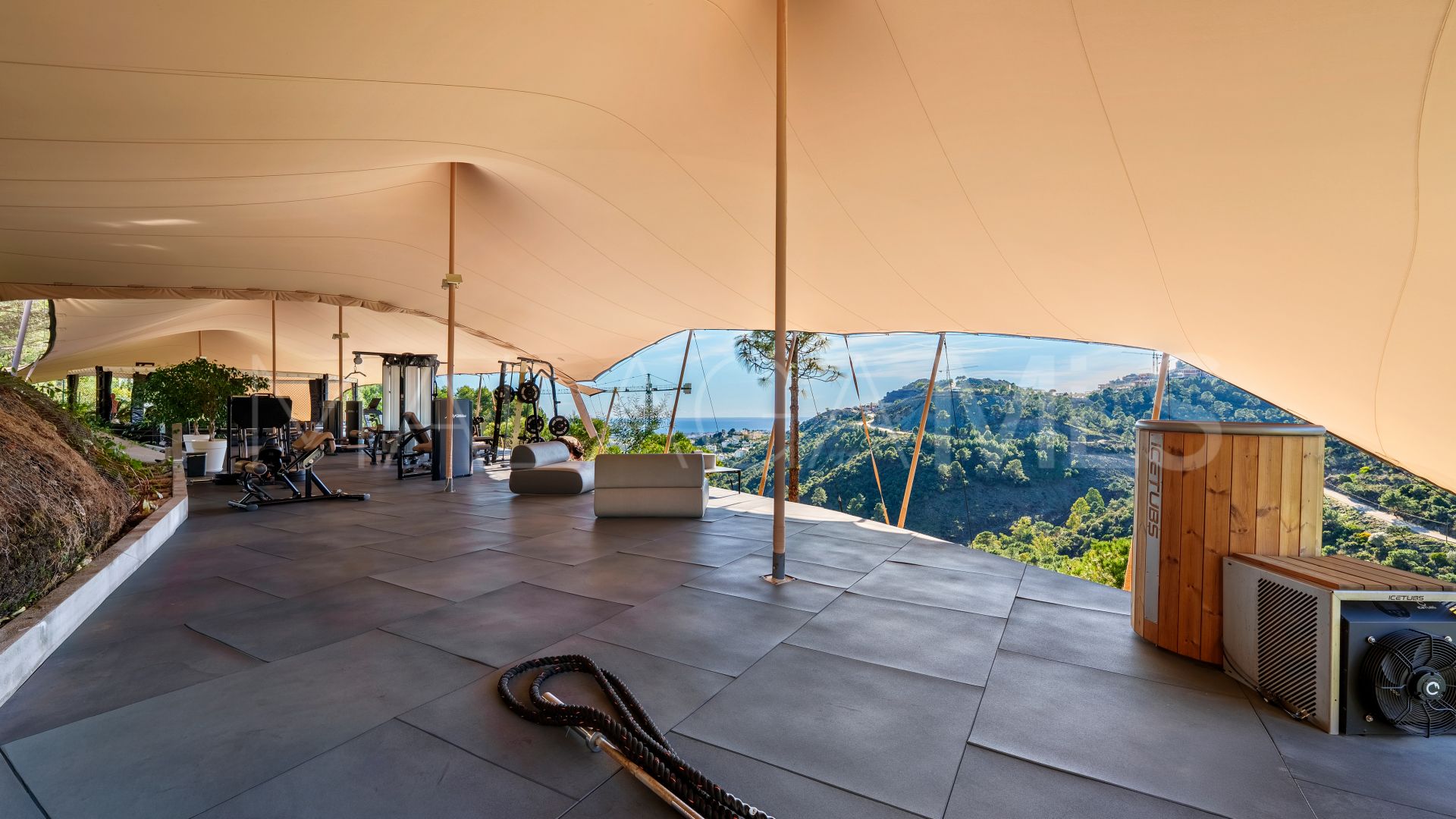 El Madroñal villa for sale