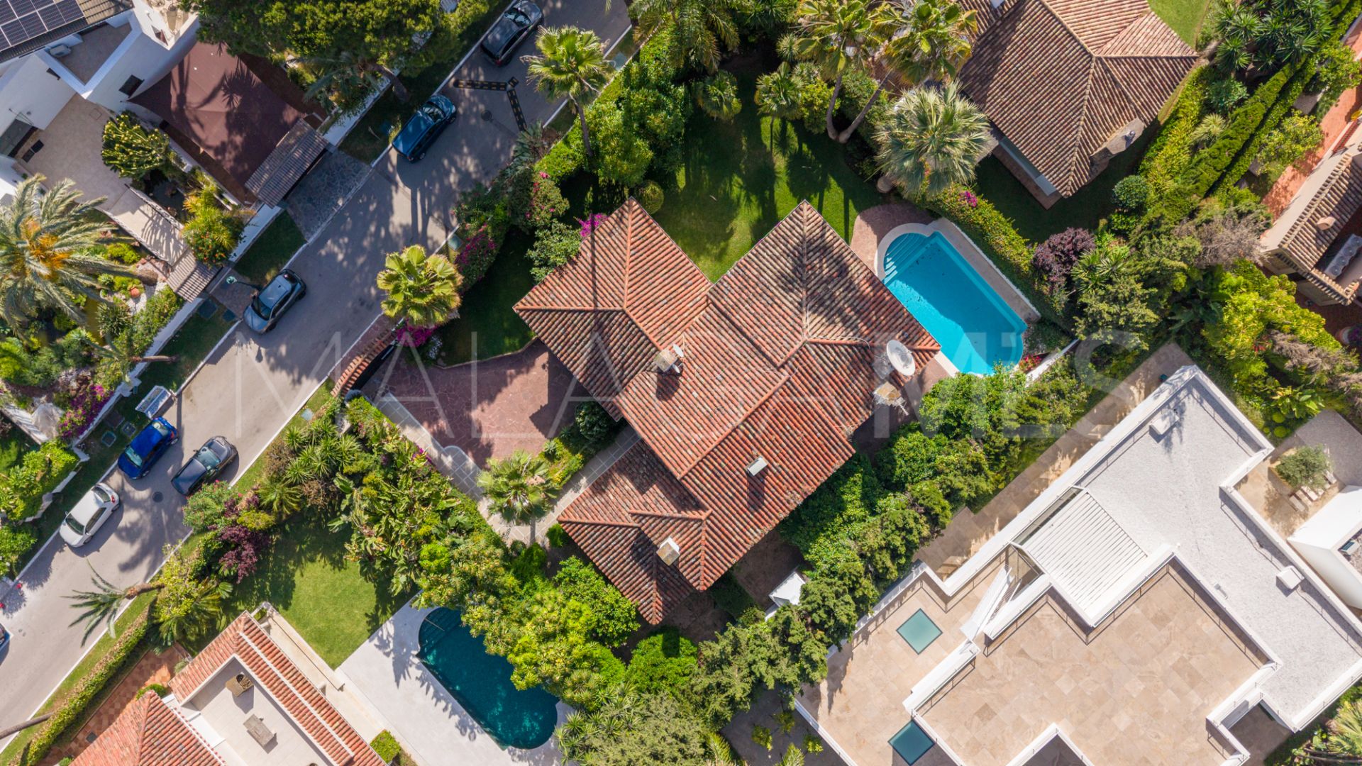 Se vende villa in Los Monteros with 5 bedrooms