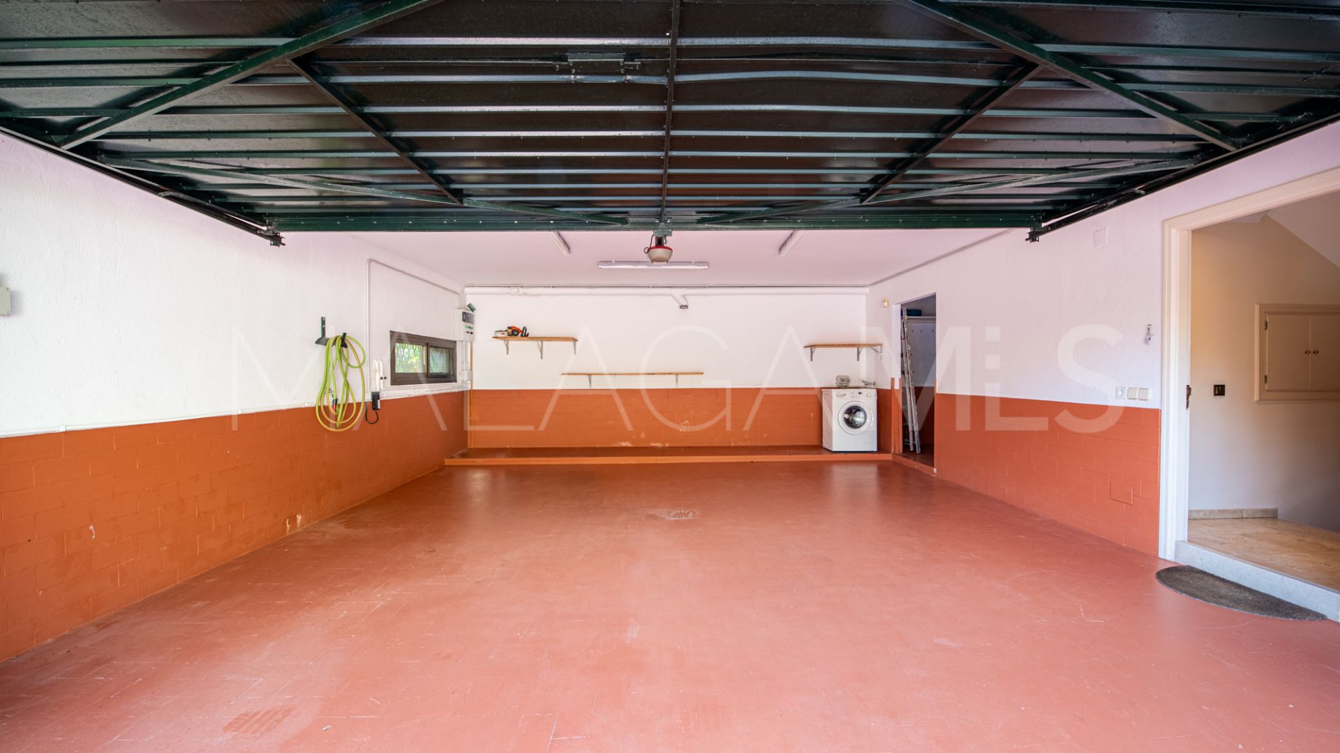 Se vende villa in Los Monteros with 5 bedrooms