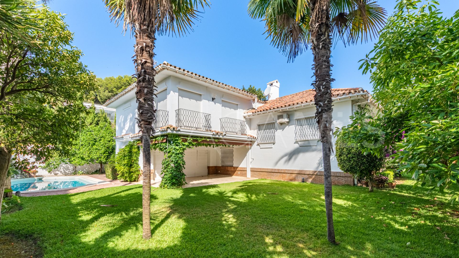 Se vende villa in Los Monteros with 5 bedrooms