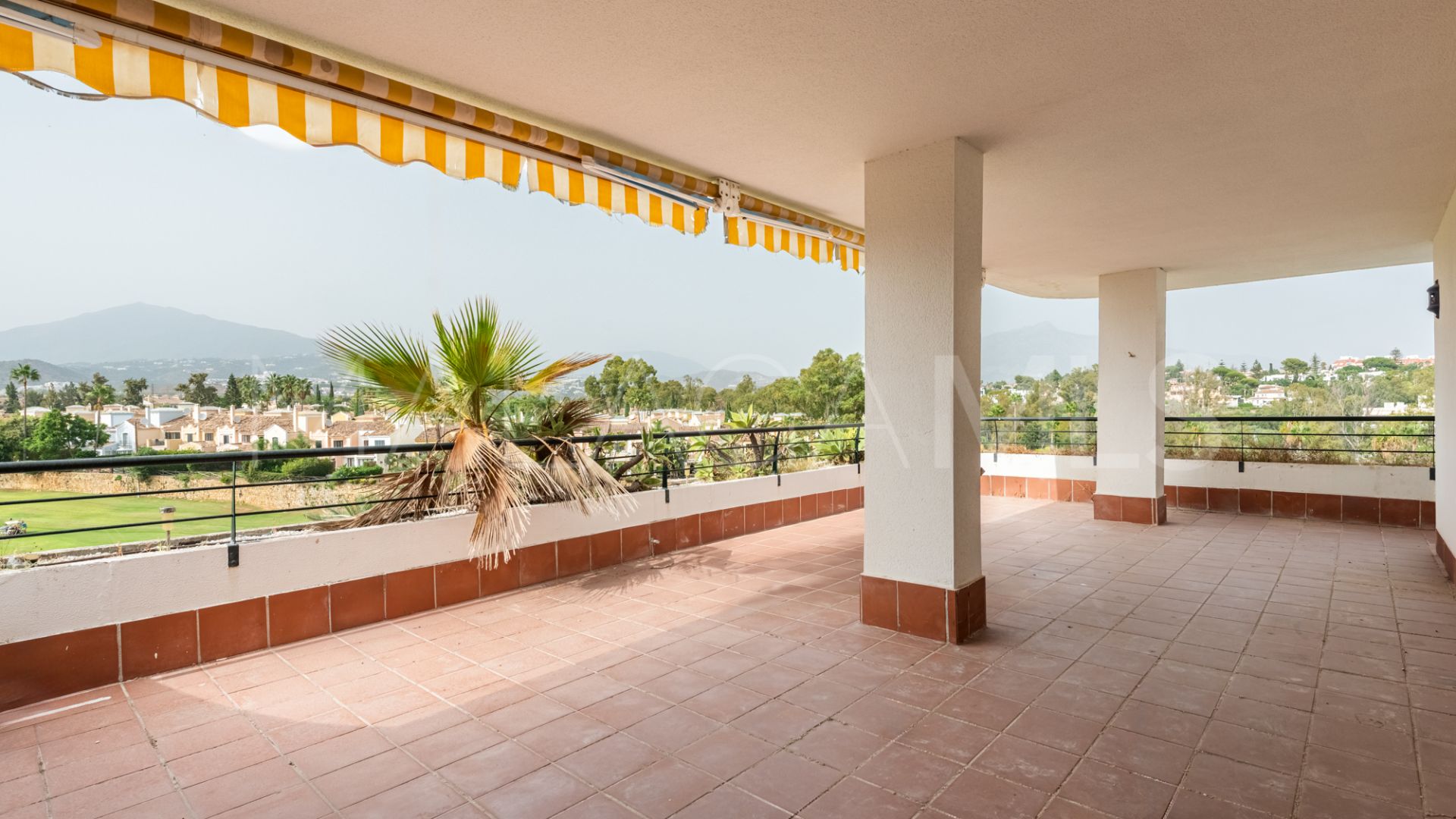 For sale duplex penthouse in Guadalmina Alta