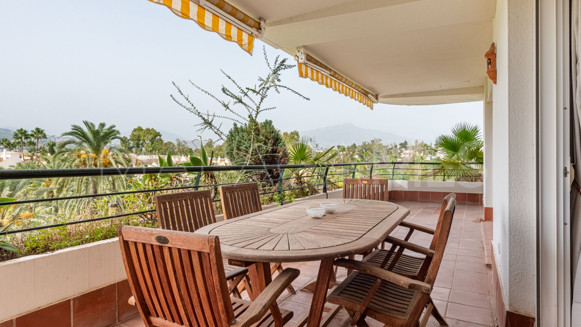 For sale duplex penthouse in Guadalmina Alta