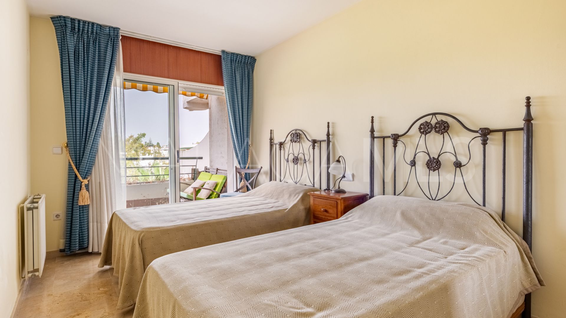 For sale duplex penthouse in Guadalmina Alta