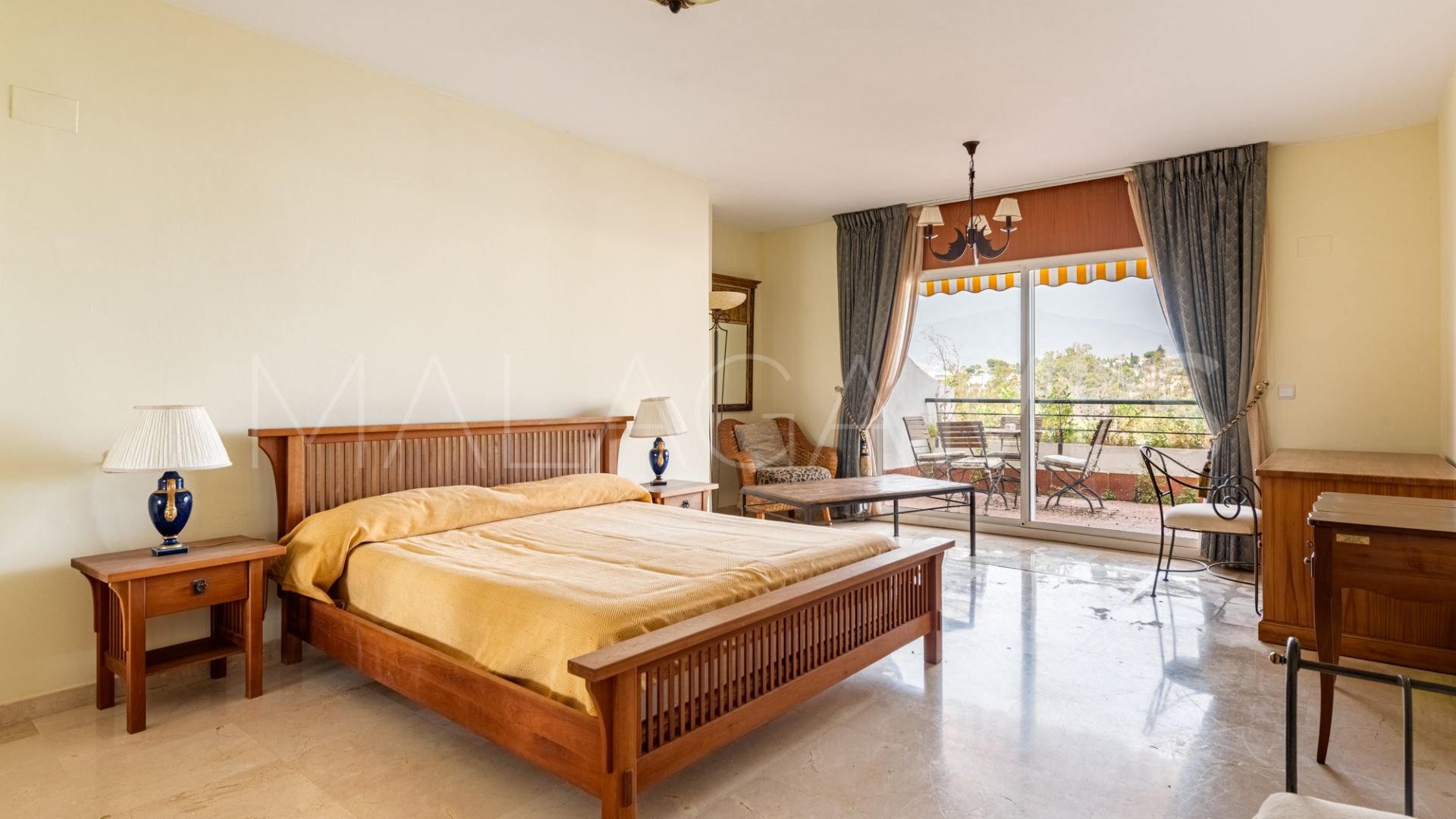 For sale duplex penthouse in Guadalmina Alta