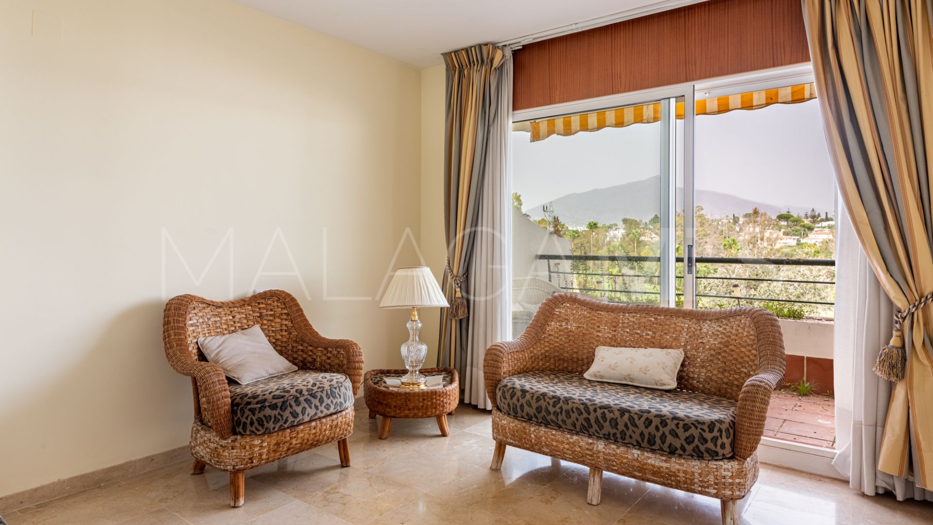 For sale duplex penthouse in Guadalmina Alta
