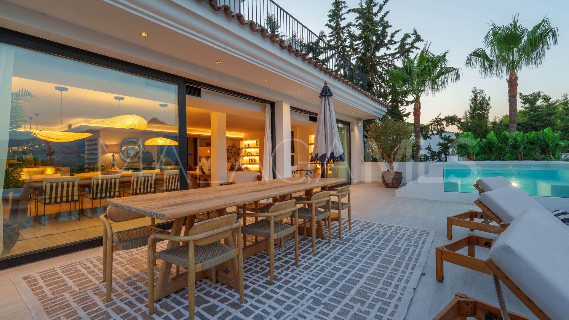 For sale villa in Nueva Andalucia