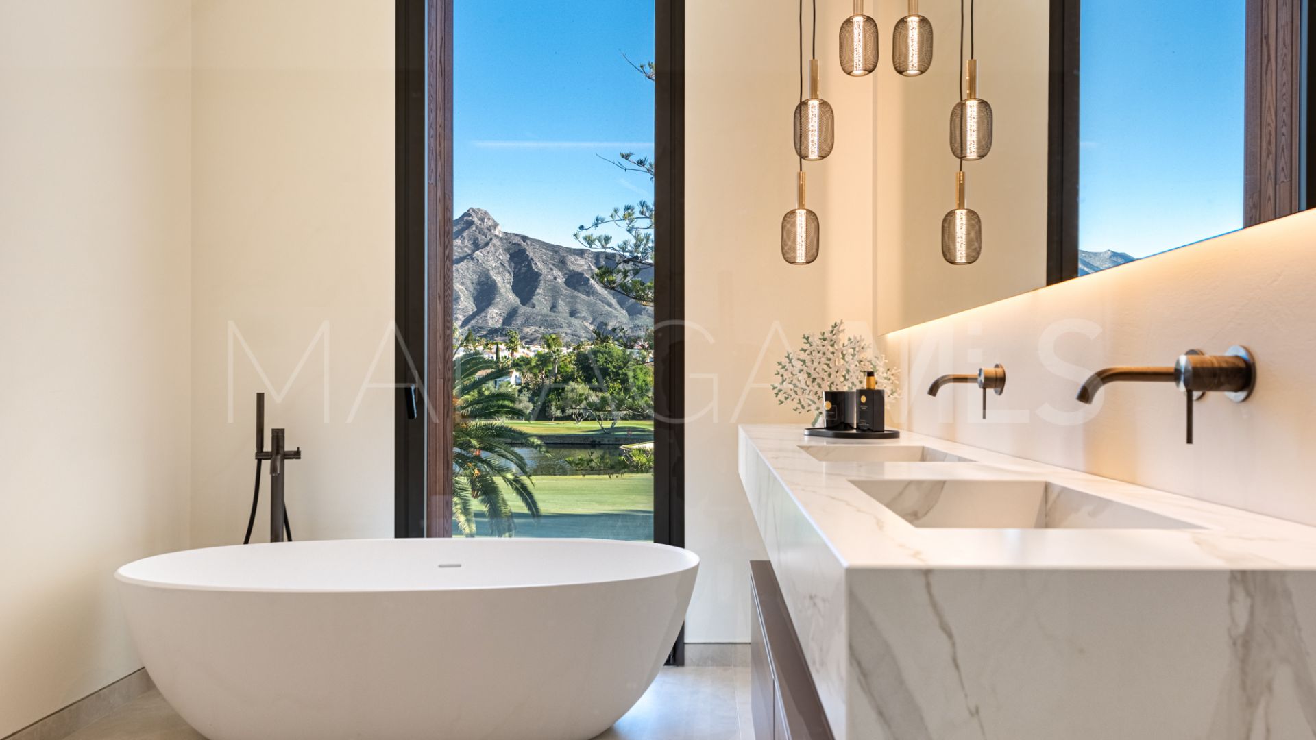 Villa for sale in Las Brisas