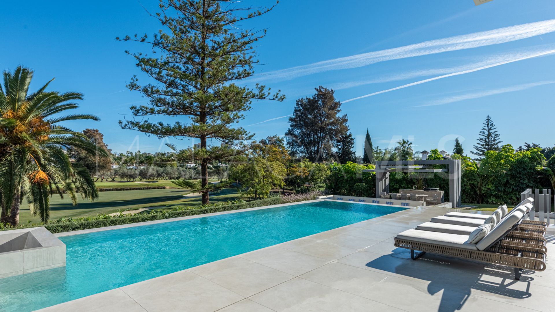 Villa for sale in Las Brisas