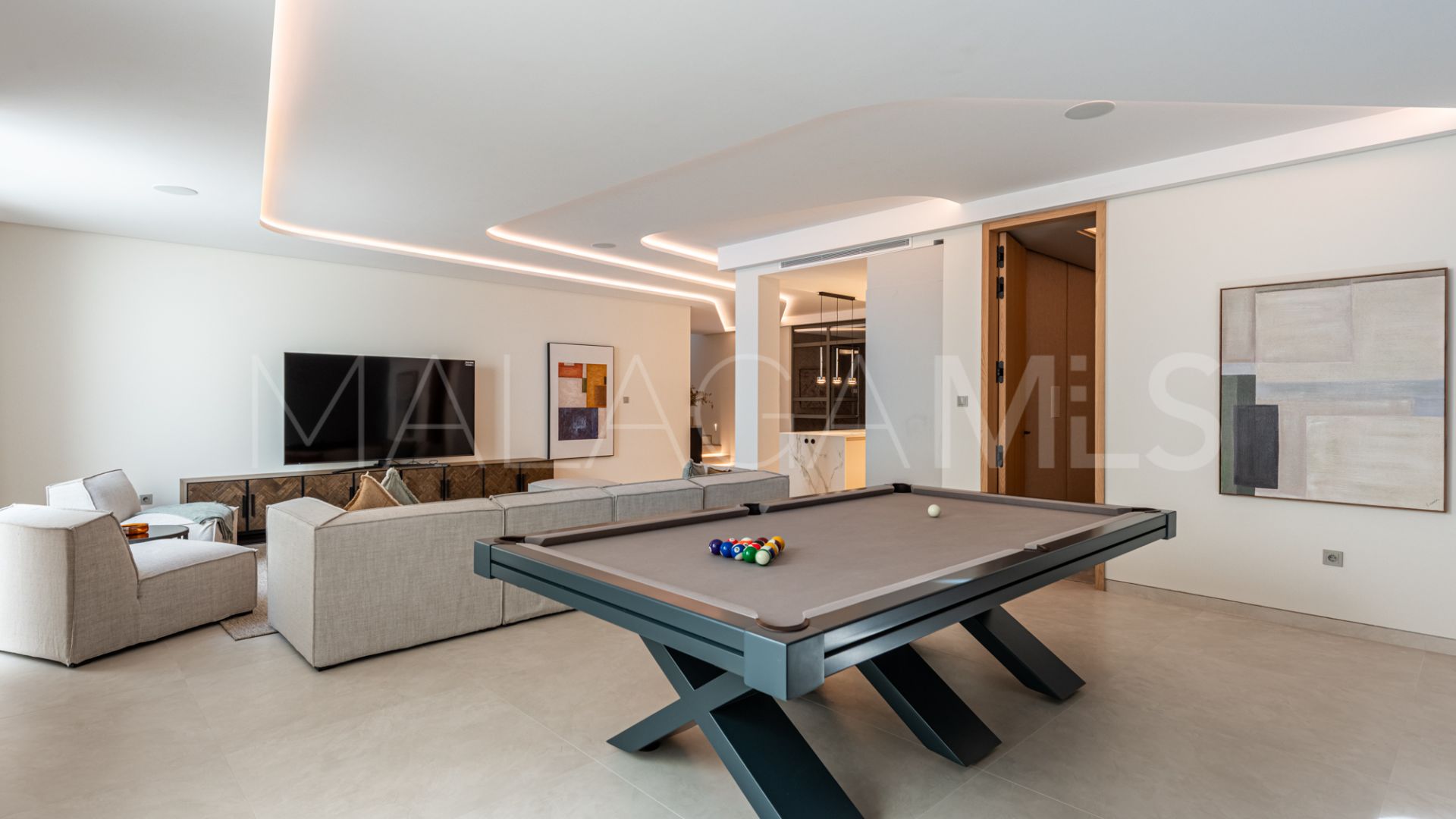 Villa for sale in Las Brisas