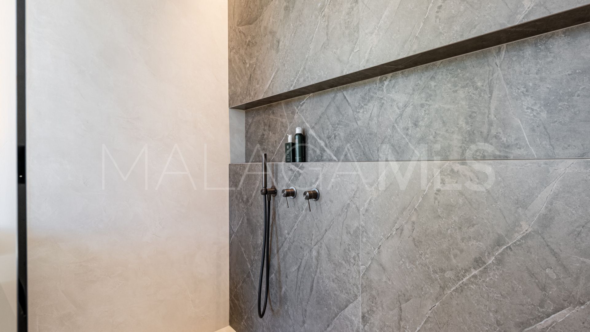 Villa for sale in Las Brisas