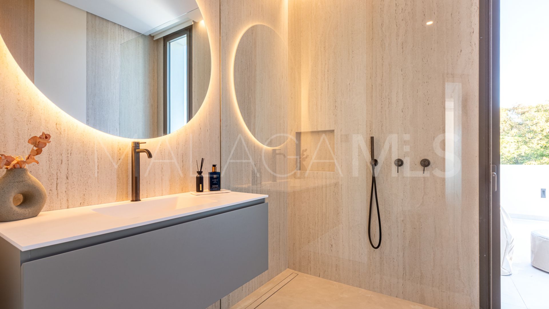 Villa for sale in Las Brisas