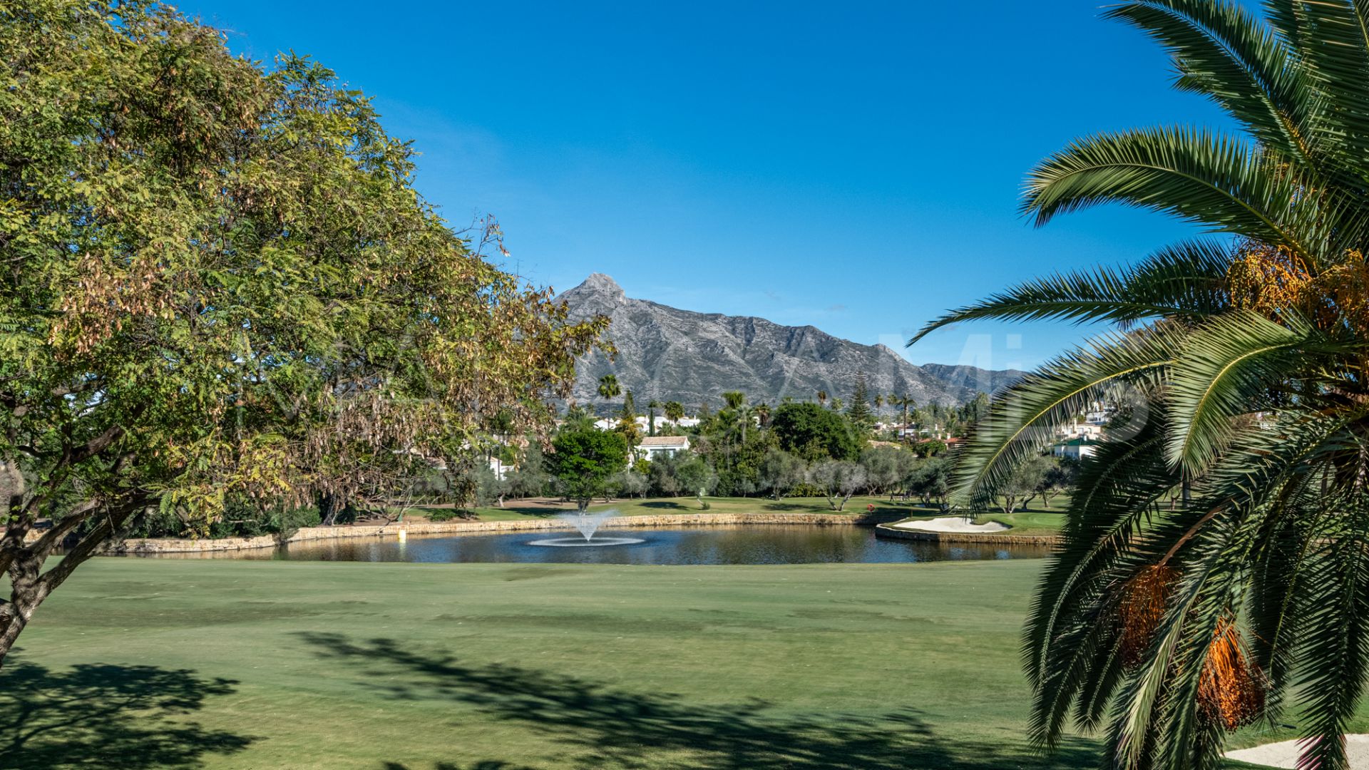 Villa for sale in Las Brisas