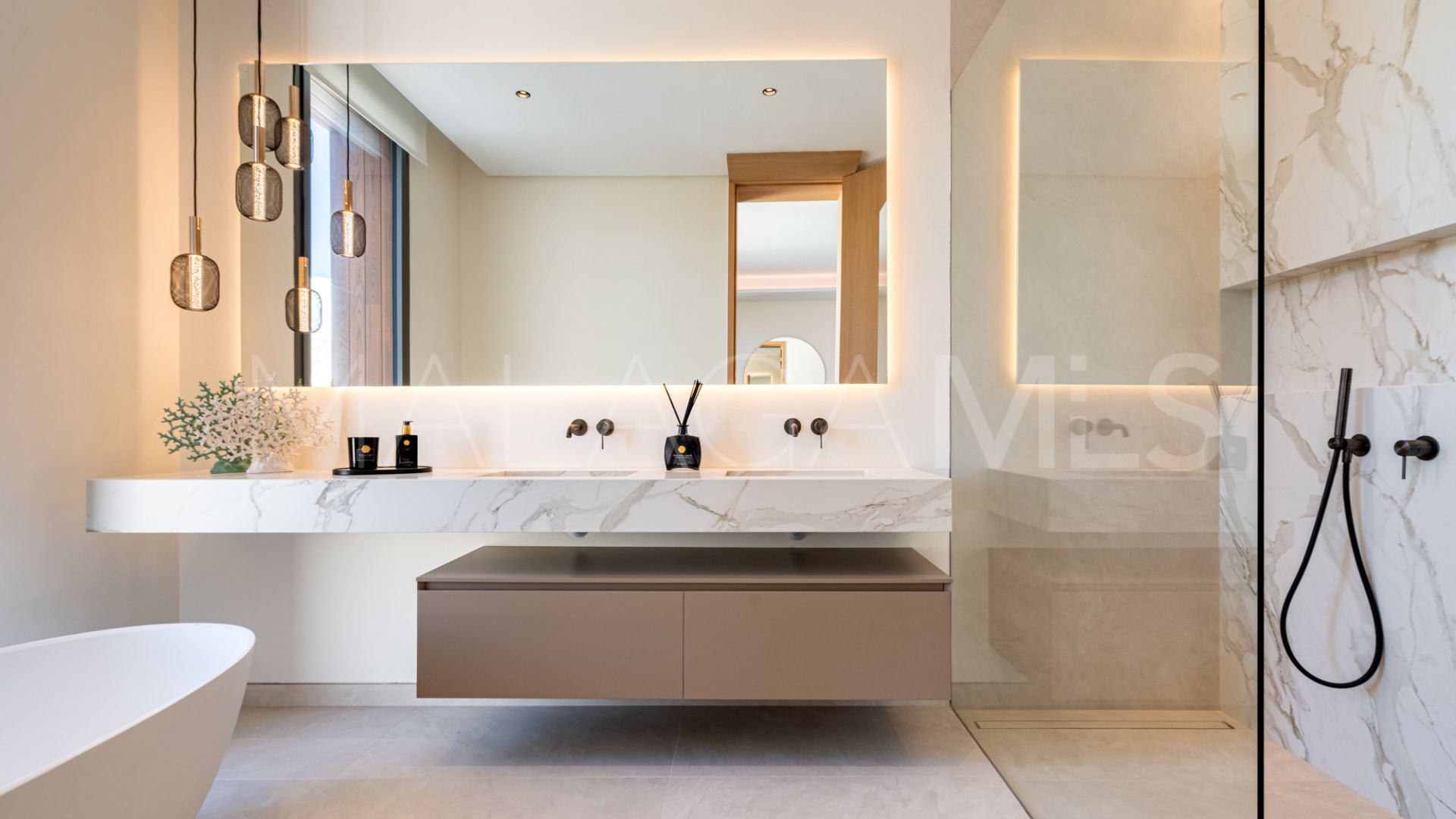 Villa for sale in Las Brisas