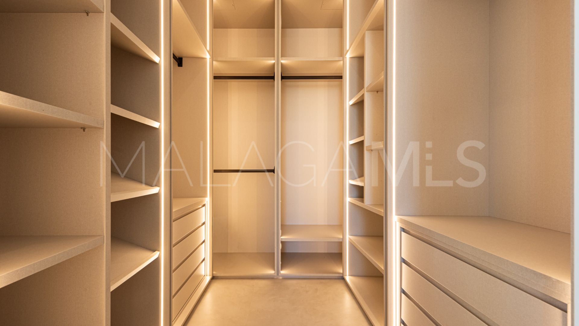 Villa for sale in Las Brisas