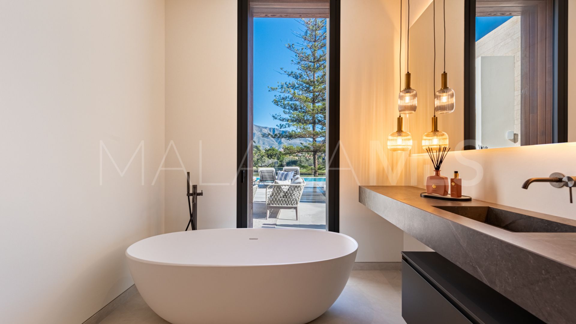 Villa for sale in Las Brisas