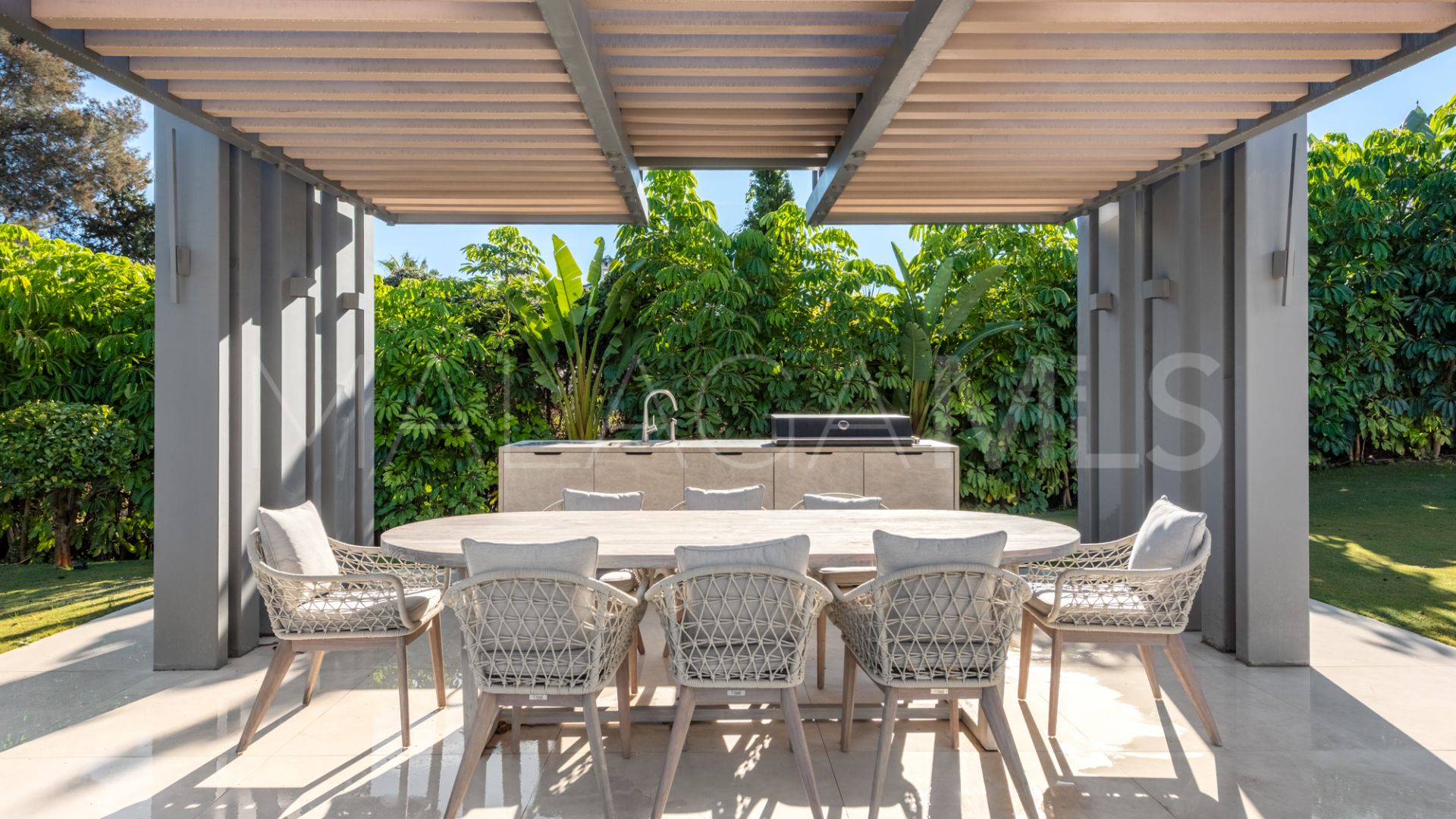 Villa for sale in Las Brisas