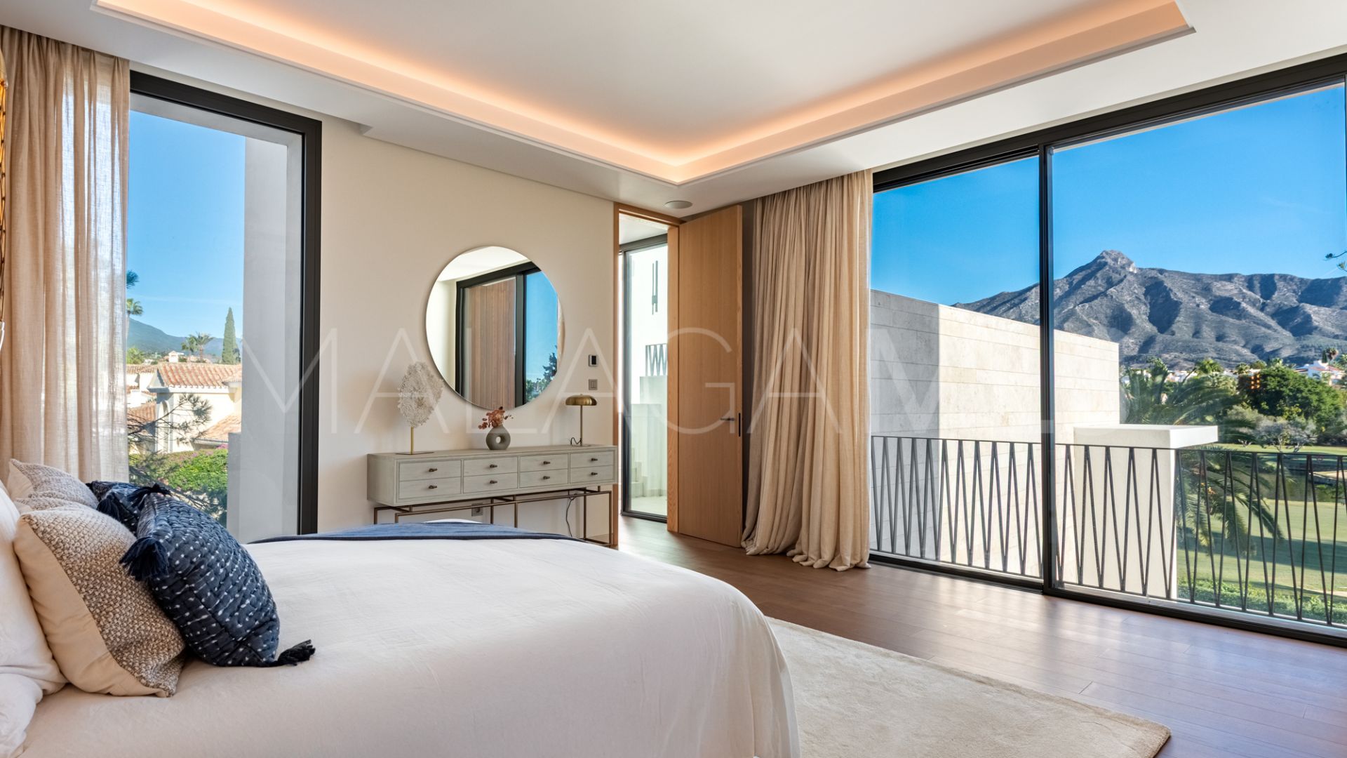 Villa for sale in Las Brisas