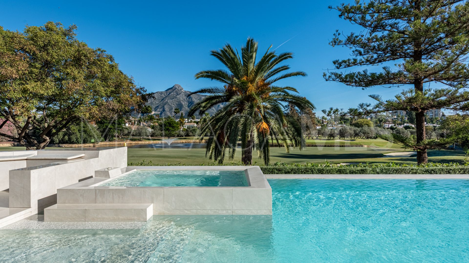 Villa for sale in Las Brisas