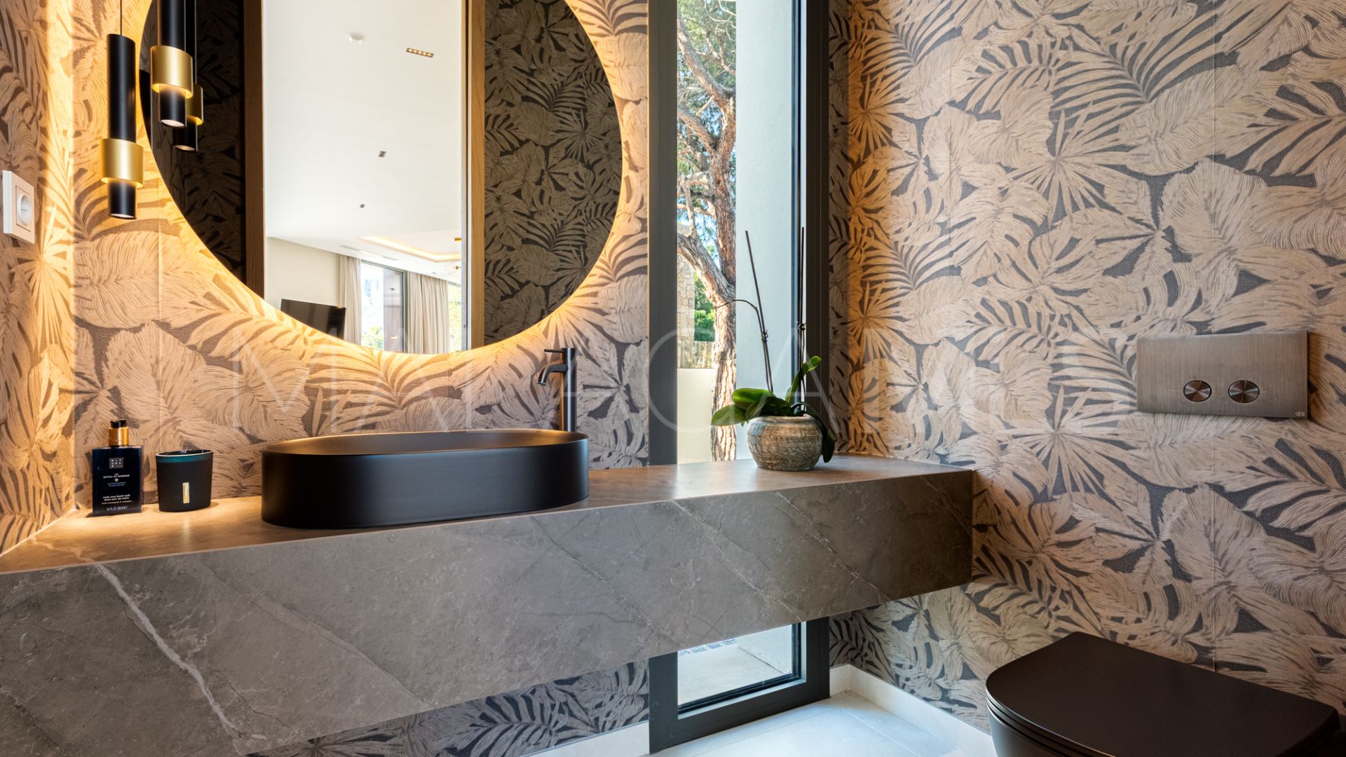 Villa for sale in Las Brisas