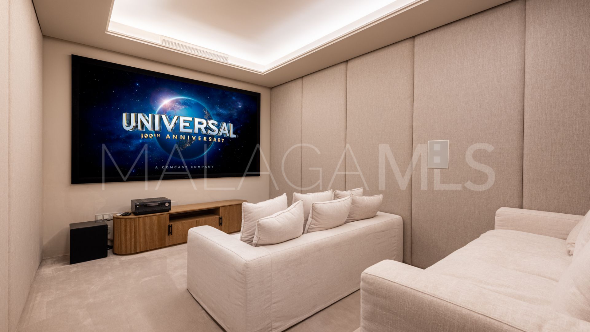 Villa for sale in Las Brisas