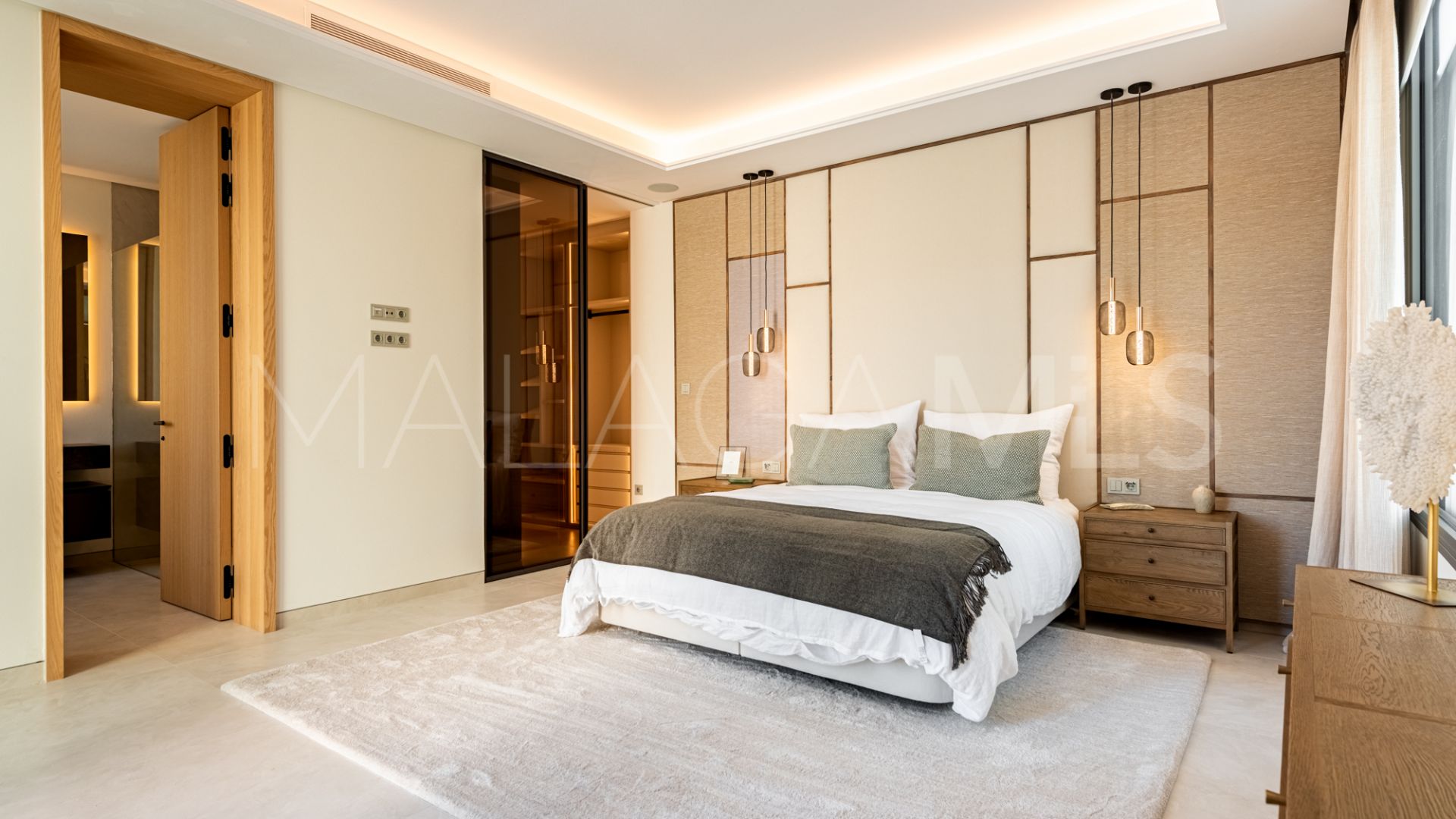 Villa for sale in Las Brisas