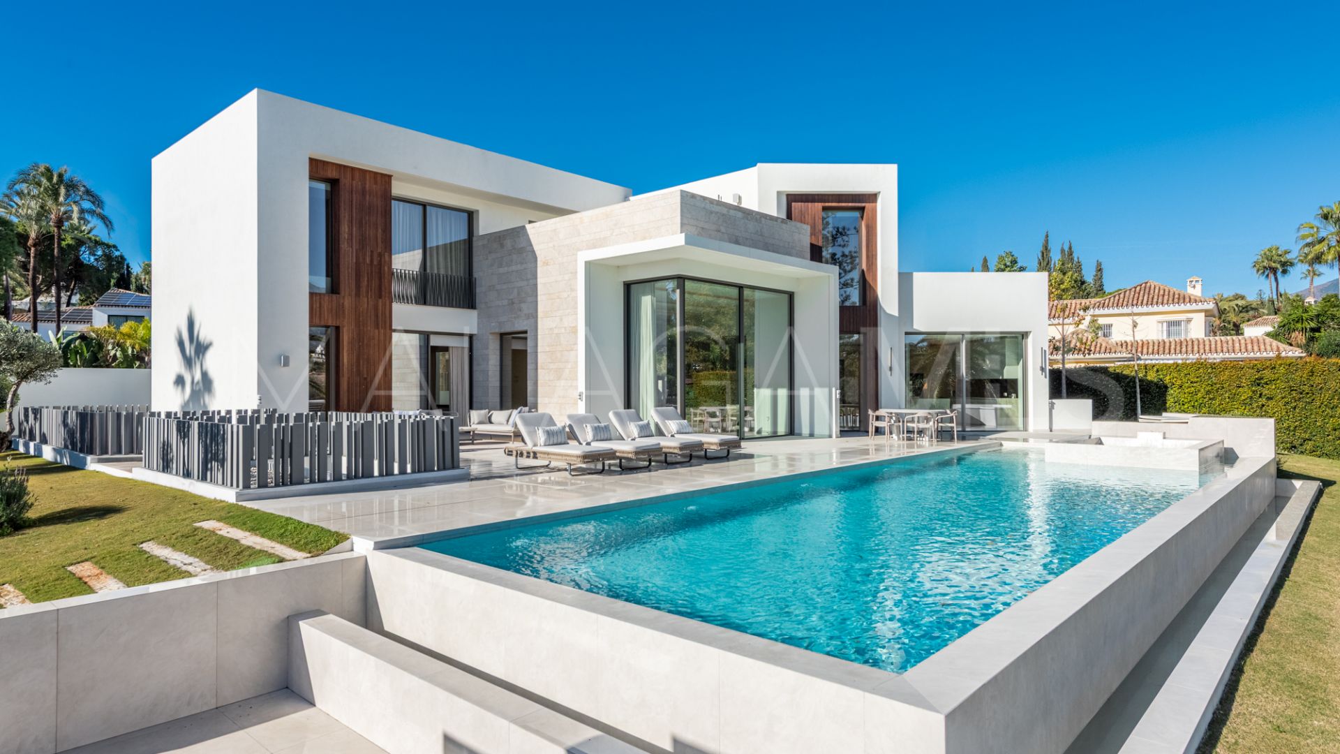 Villa for sale in Las Brisas