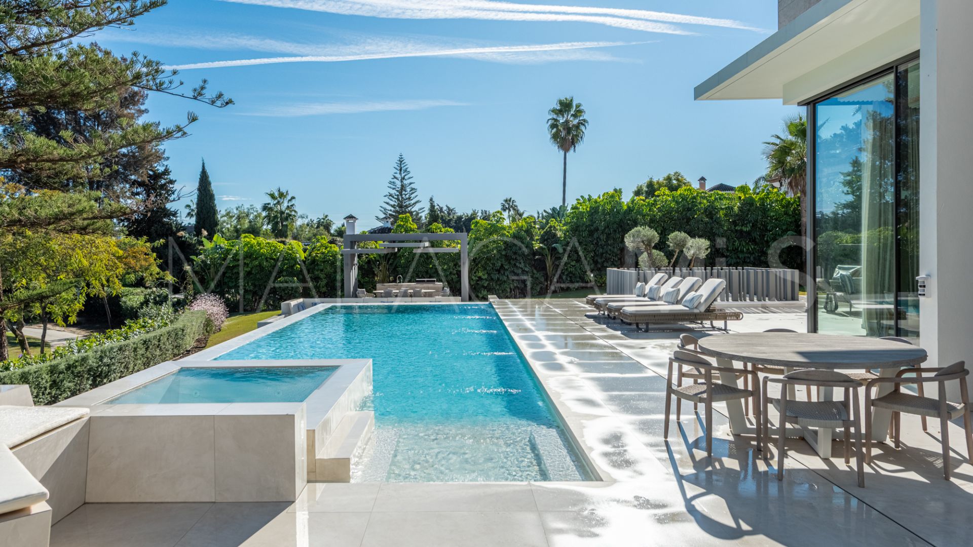 Villa for sale in Las Brisas