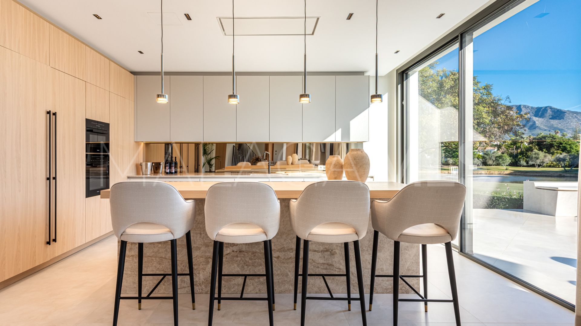 Villa for sale in Las Brisas