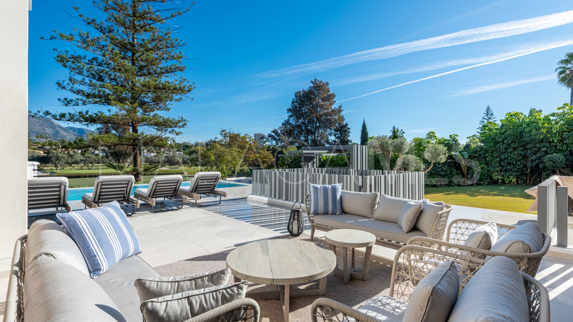 Villa for sale in Las Brisas