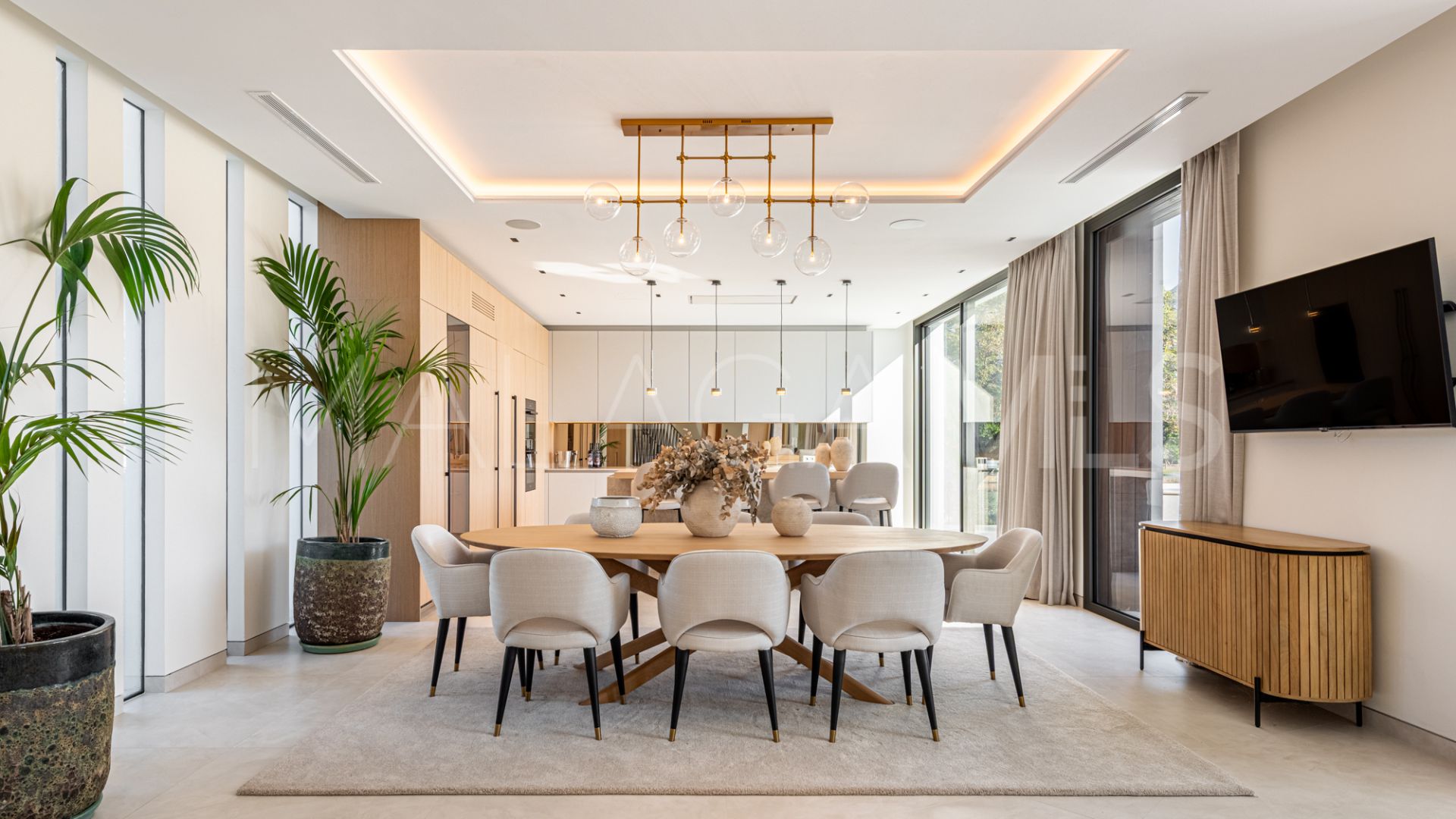 Villa for sale in Las Brisas