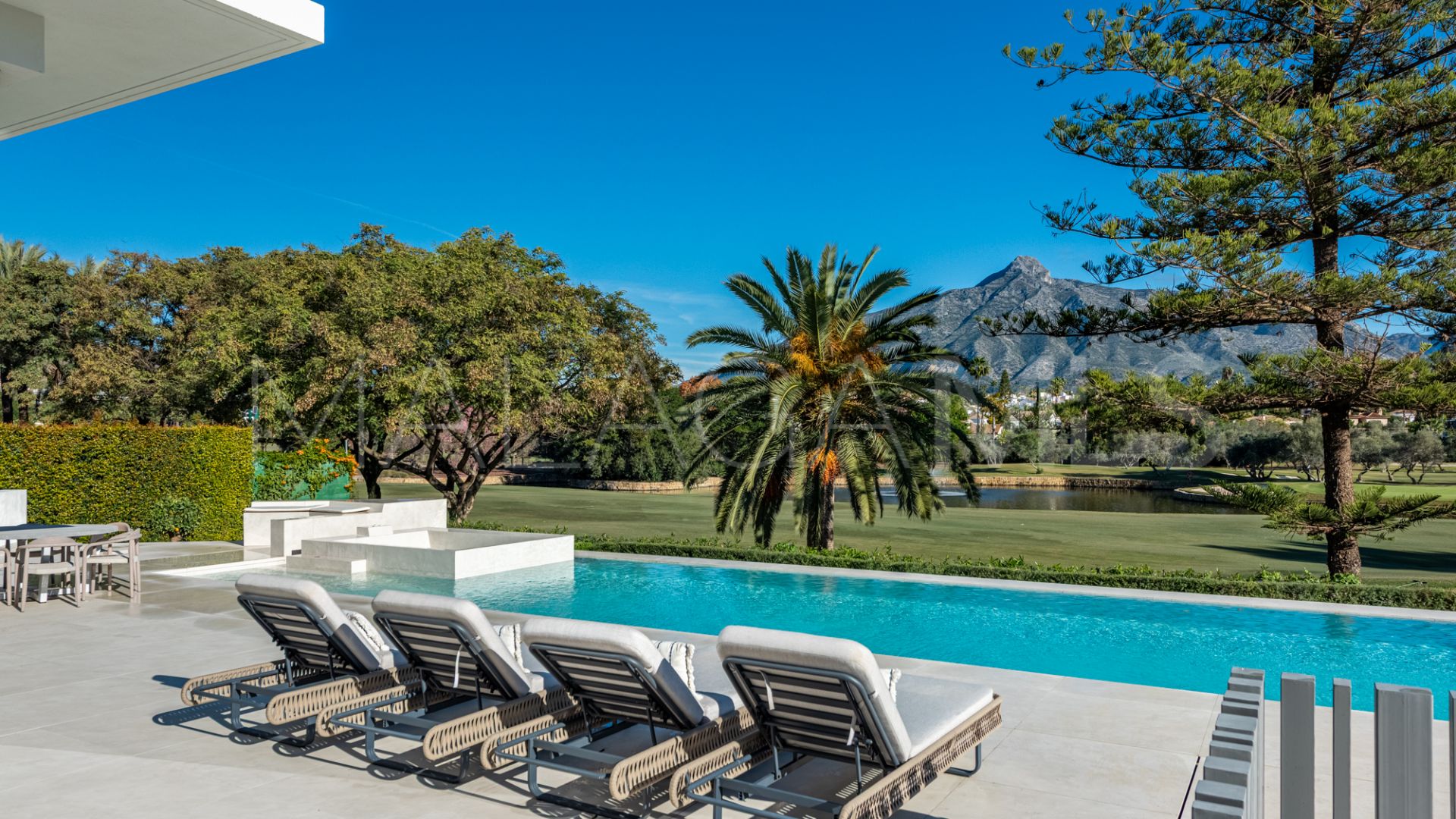 Villa for sale in Las Brisas