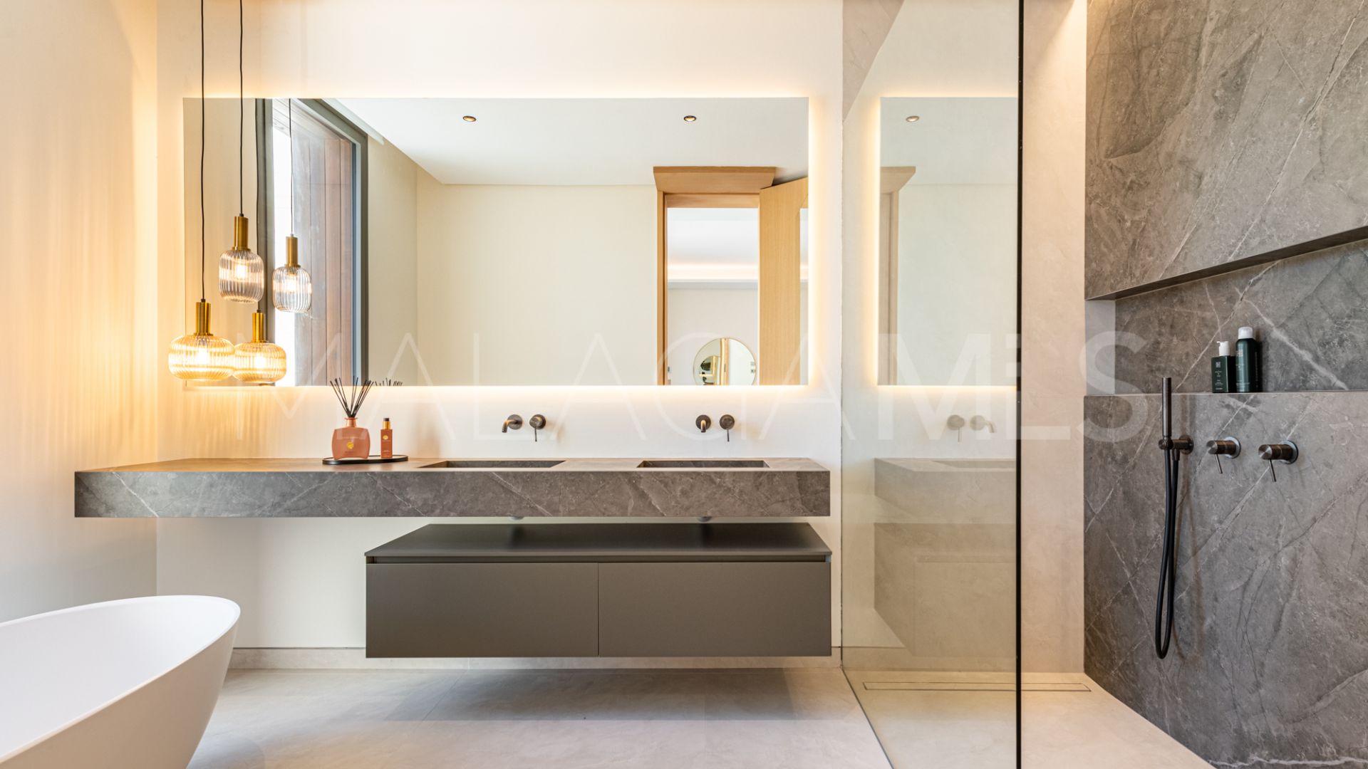 Villa for sale in Las Brisas