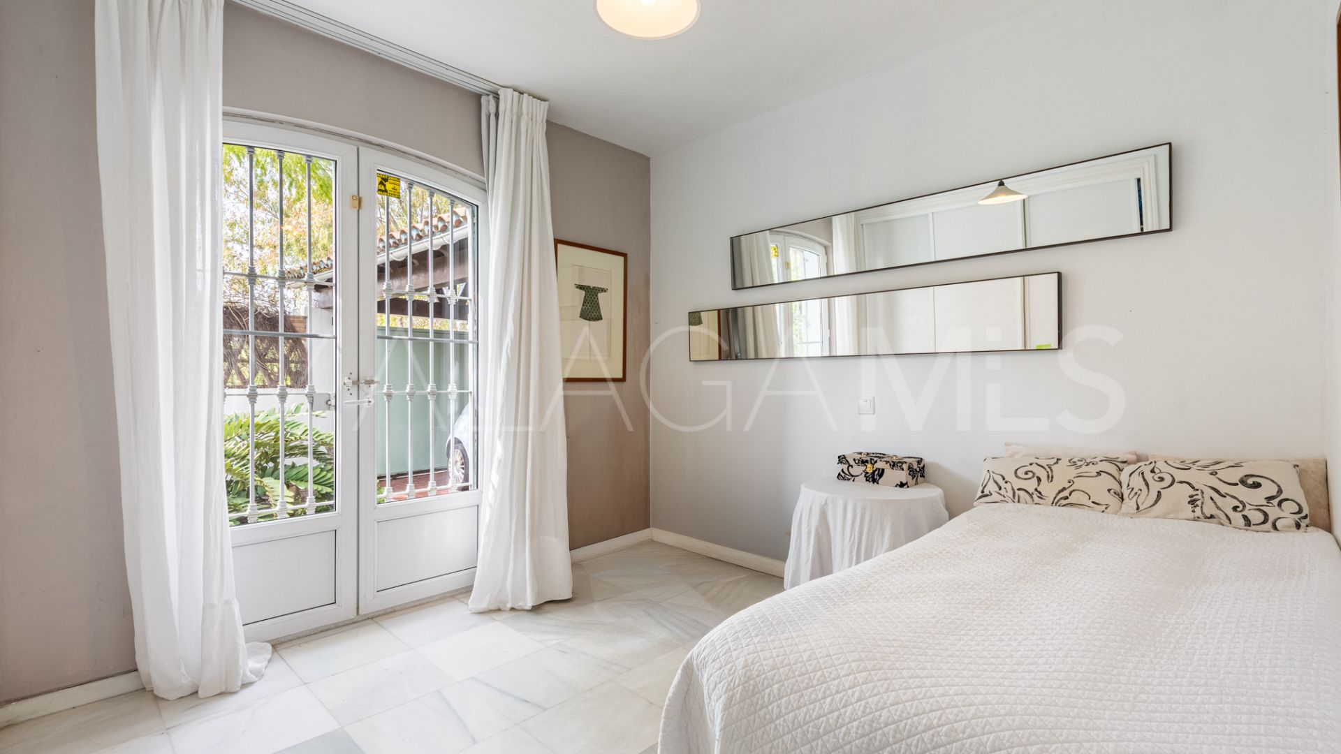 Villa jumelée for sale in Guadalmina Alta