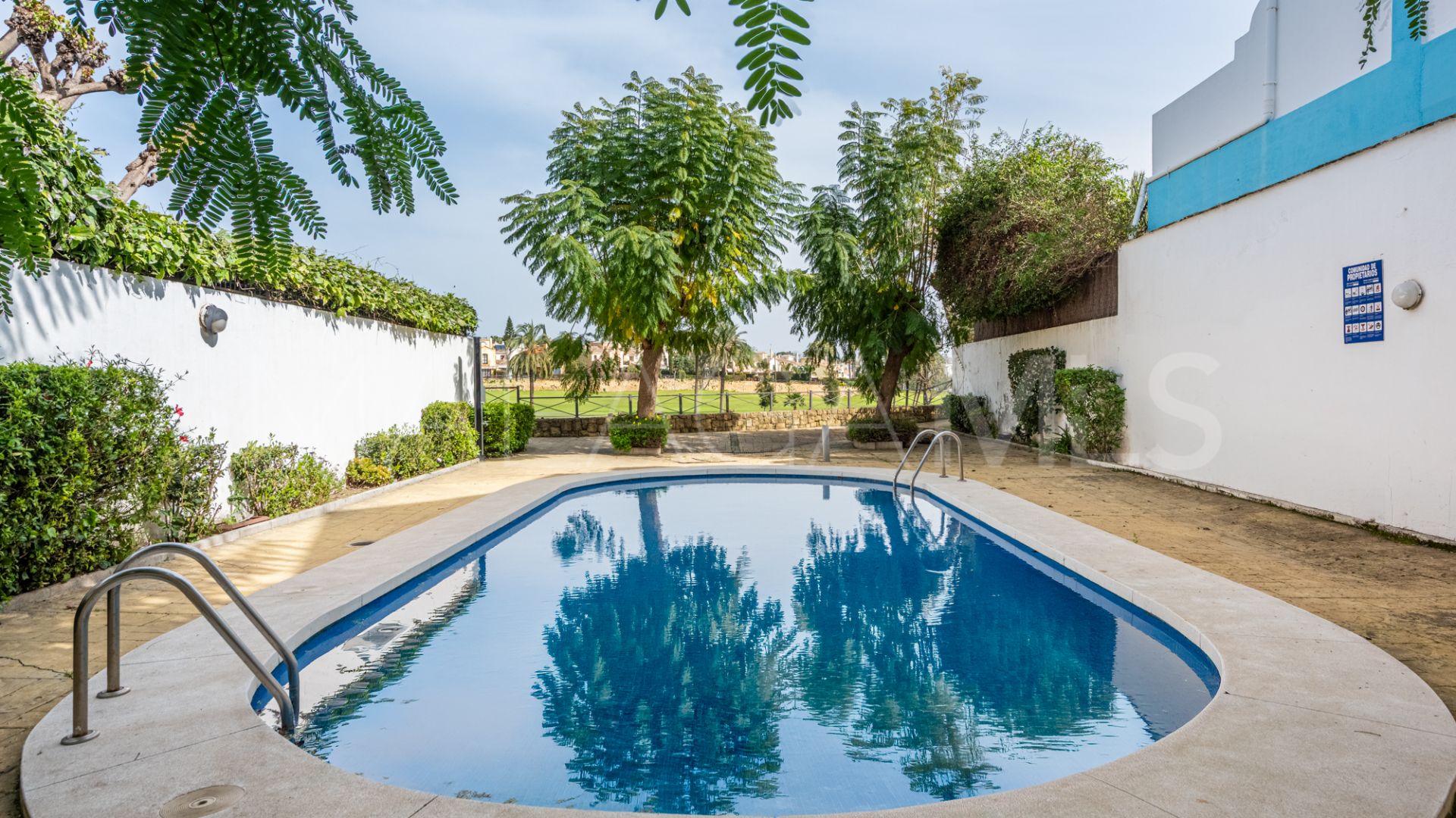 Villa jumelée for sale in Guadalmina Alta