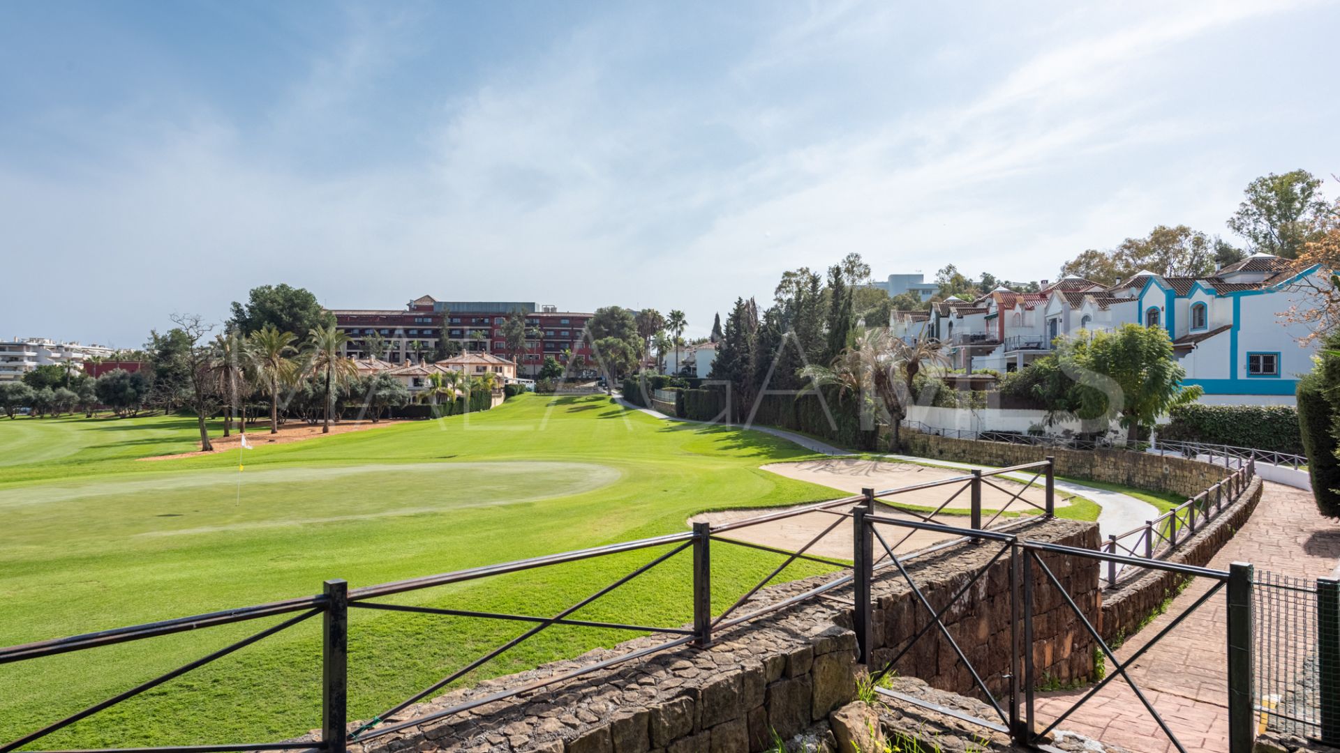 Villa jumelée for sale in Guadalmina Alta