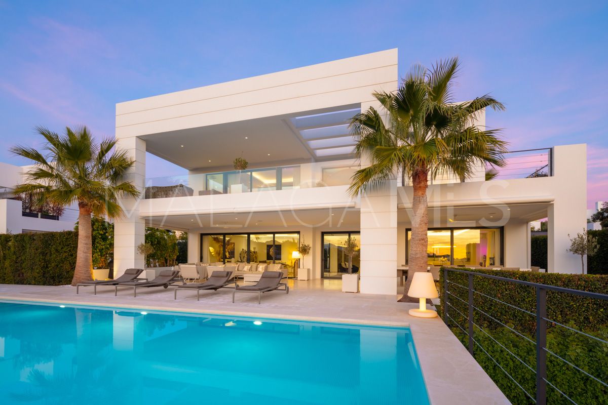Nueva Andalucia 7 bedrooms villa for sale