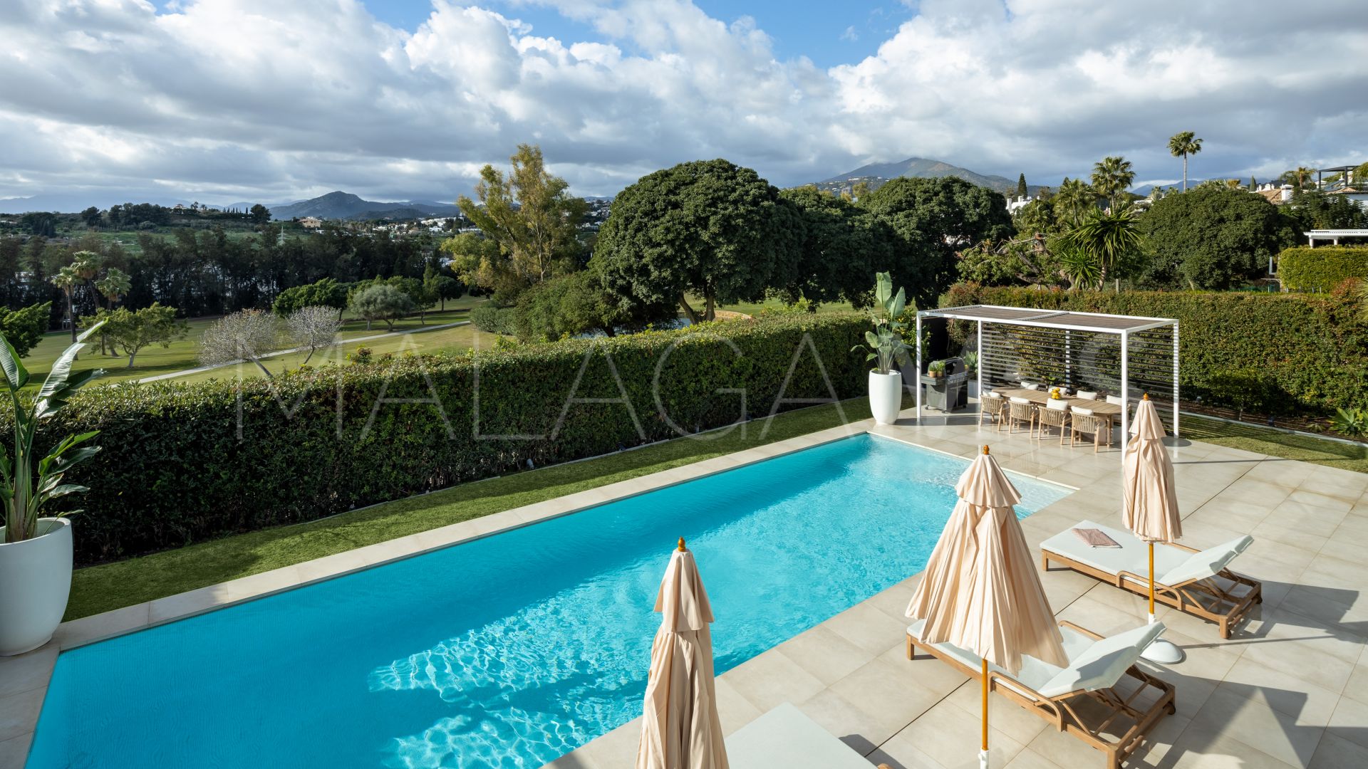 For sale 6 bedrooms villa in Nueva Andalucia