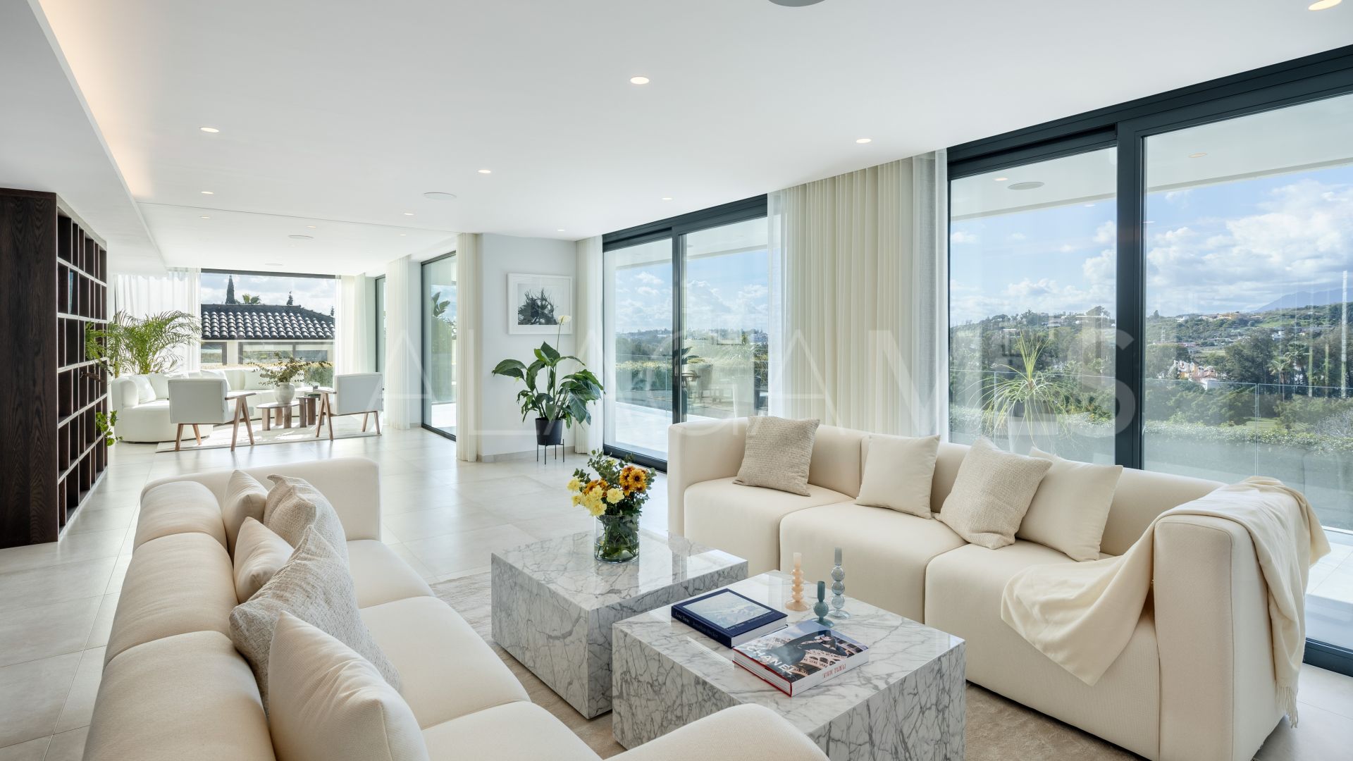 For sale 6 bedrooms villa in Nueva Andalucia