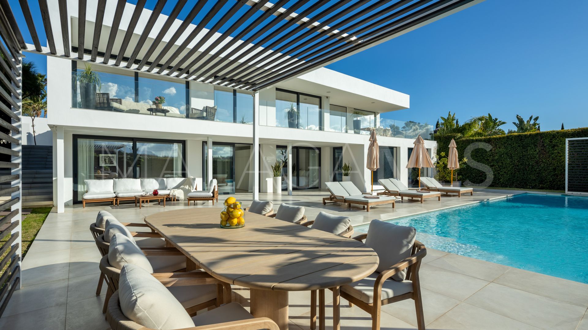 For sale 6 bedrooms villa in Nueva Andalucia