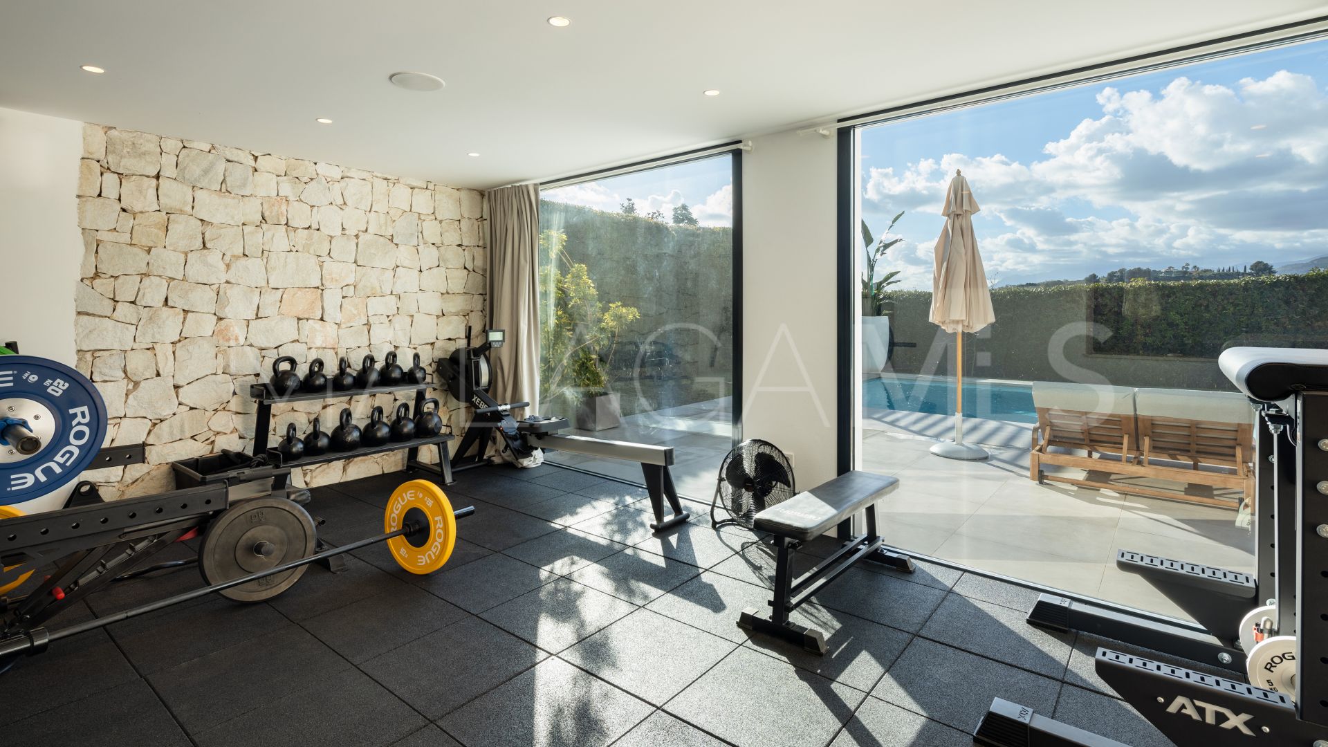 For sale 6 bedrooms villa in Nueva Andalucia