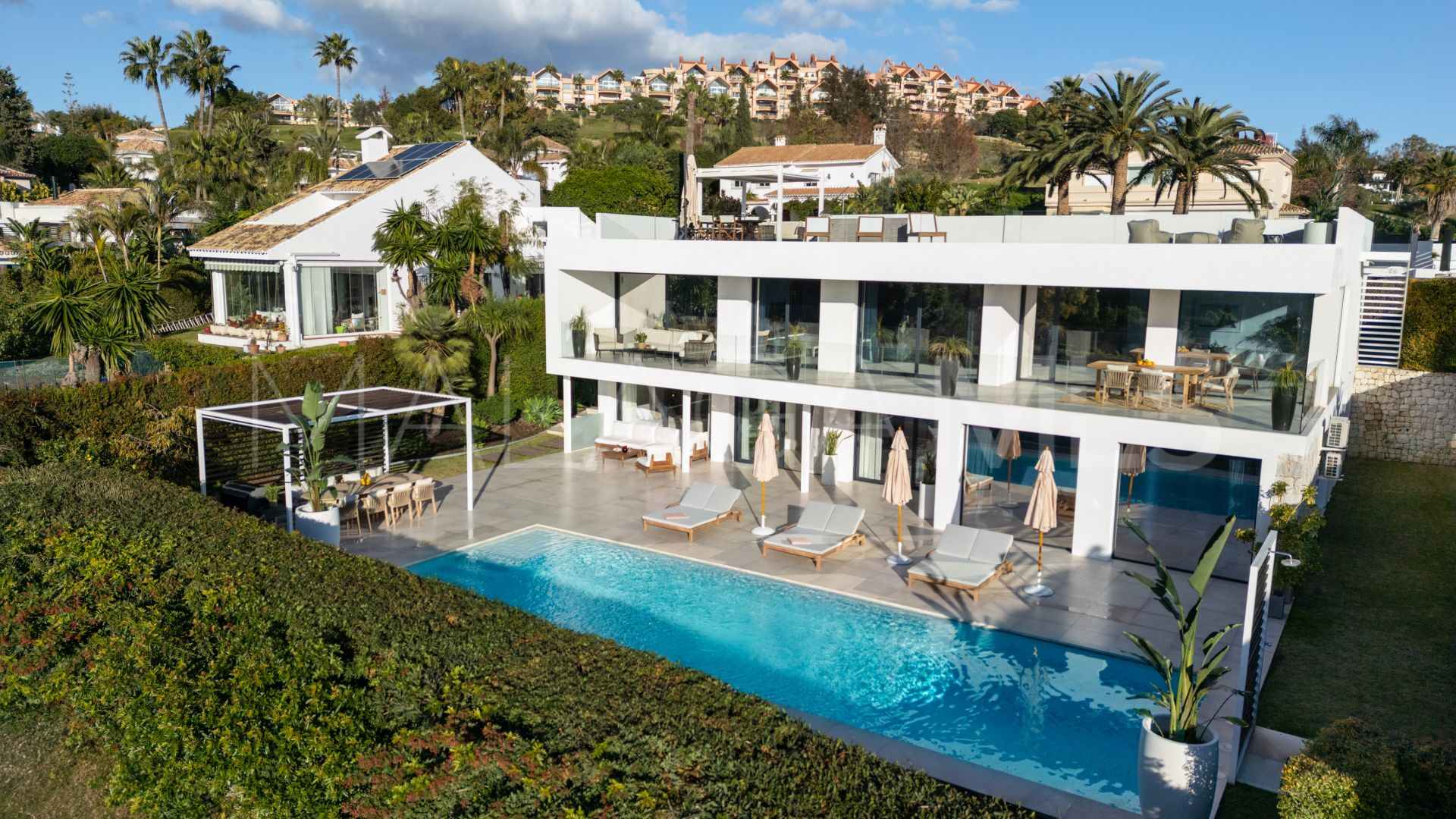 For sale 6 bedrooms villa in Nueva Andalucia