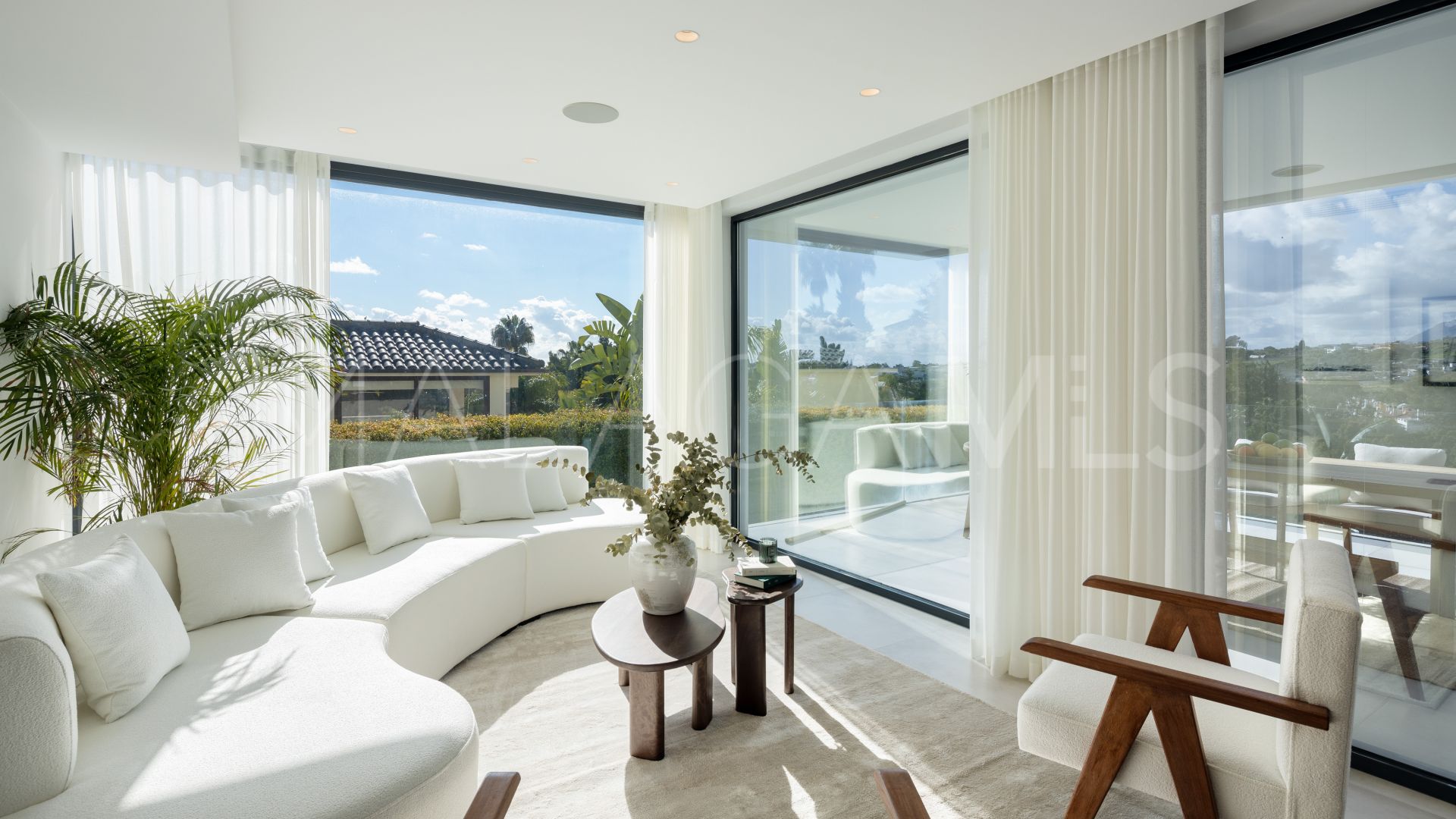 For sale 6 bedrooms villa in Nueva Andalucia